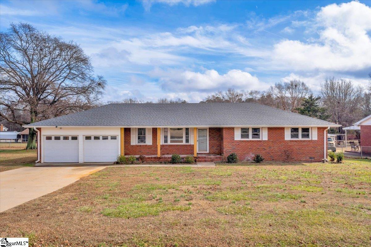 203 Wolfe Road, Greer SC 29650