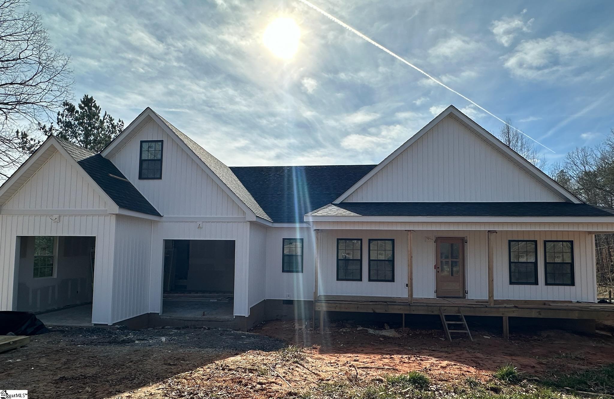 215 E Lake Road, Laurens SC 29360
