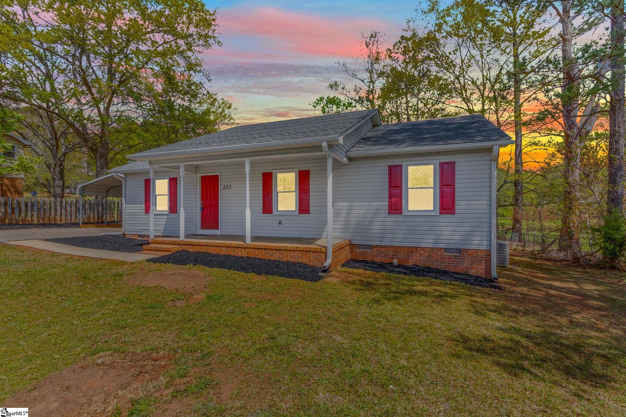 252 River Forest Drive Boiling Springs, SC 29316