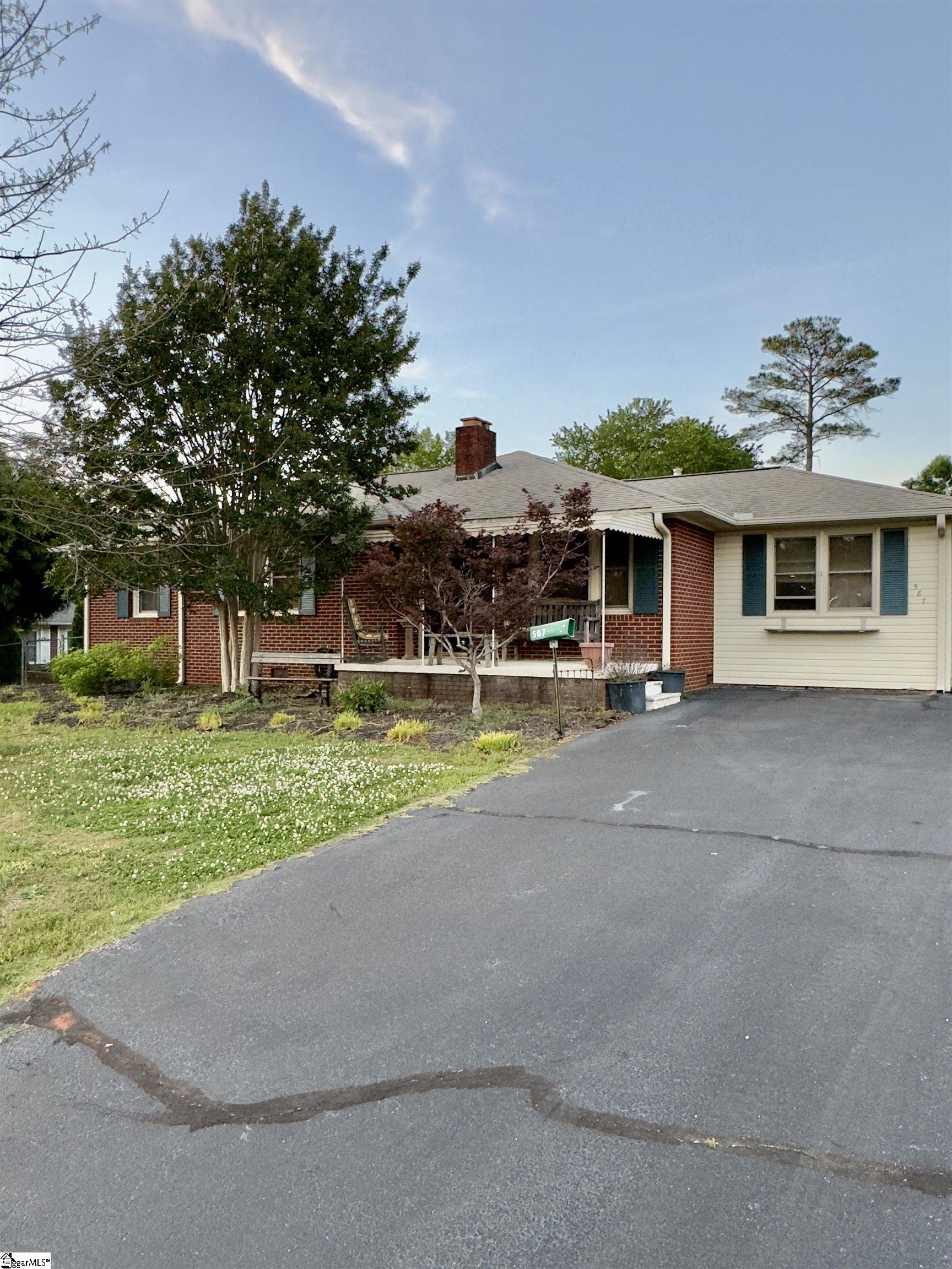 587 E Main Street, Duncan SC 29334