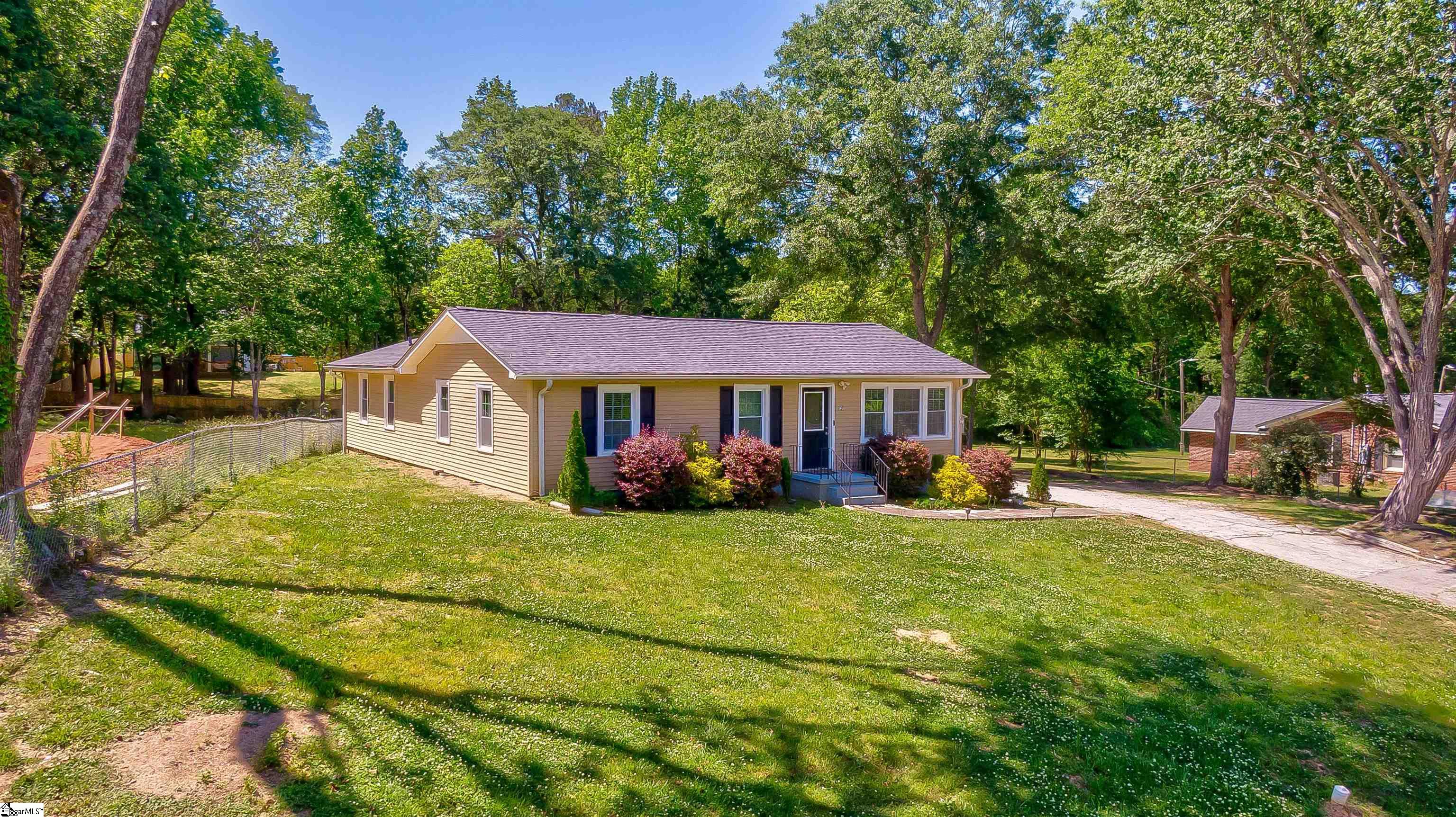 121 Woodland Drive, Fountain Inn SC 29644