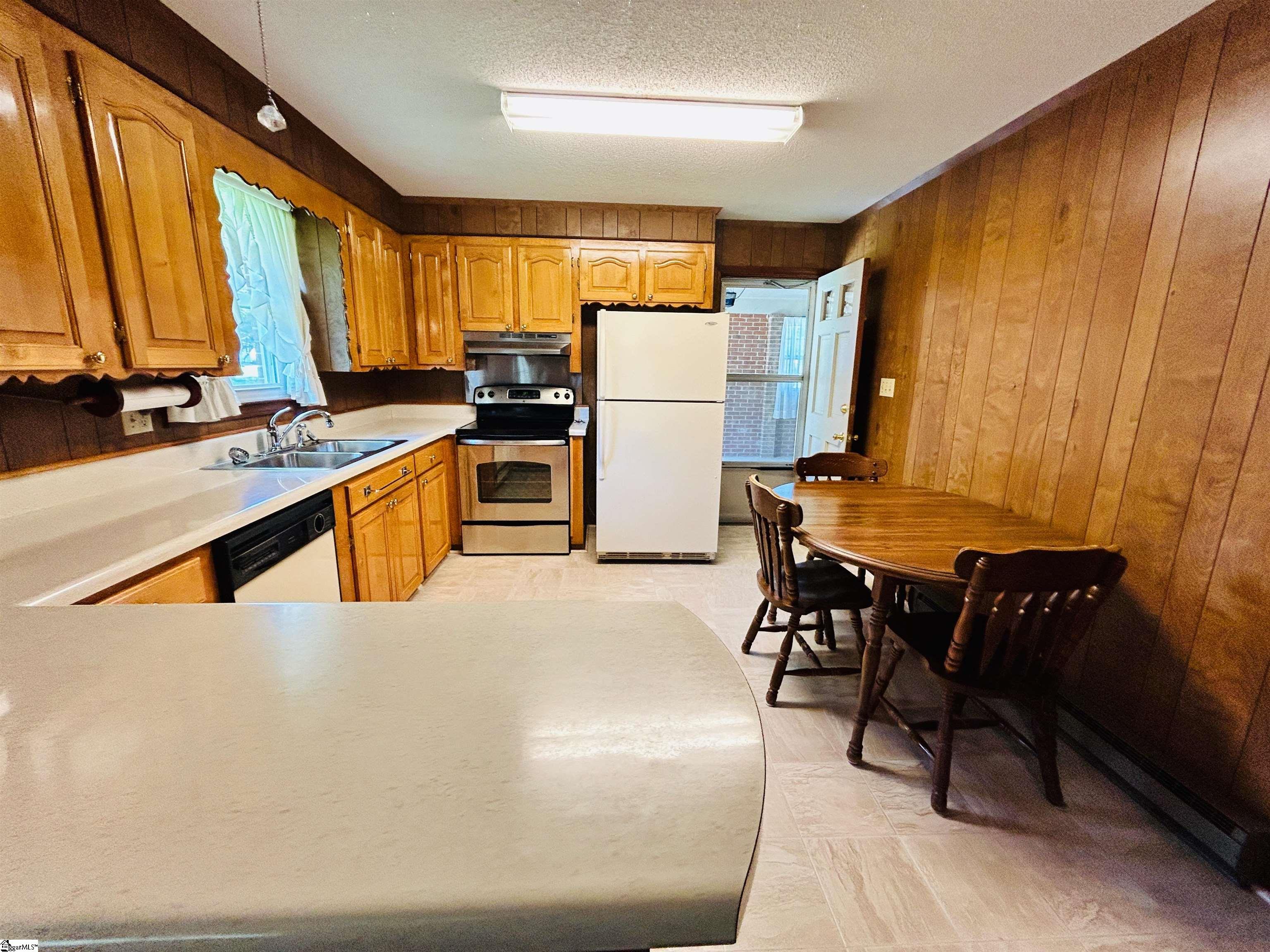 105 Fleetwood Drive