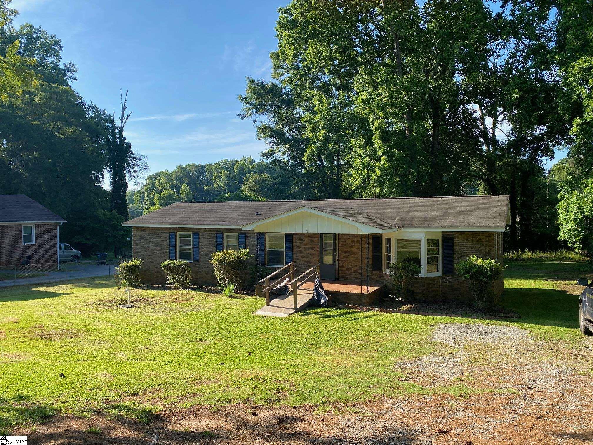 104 Park Place, Laurens SC 29360