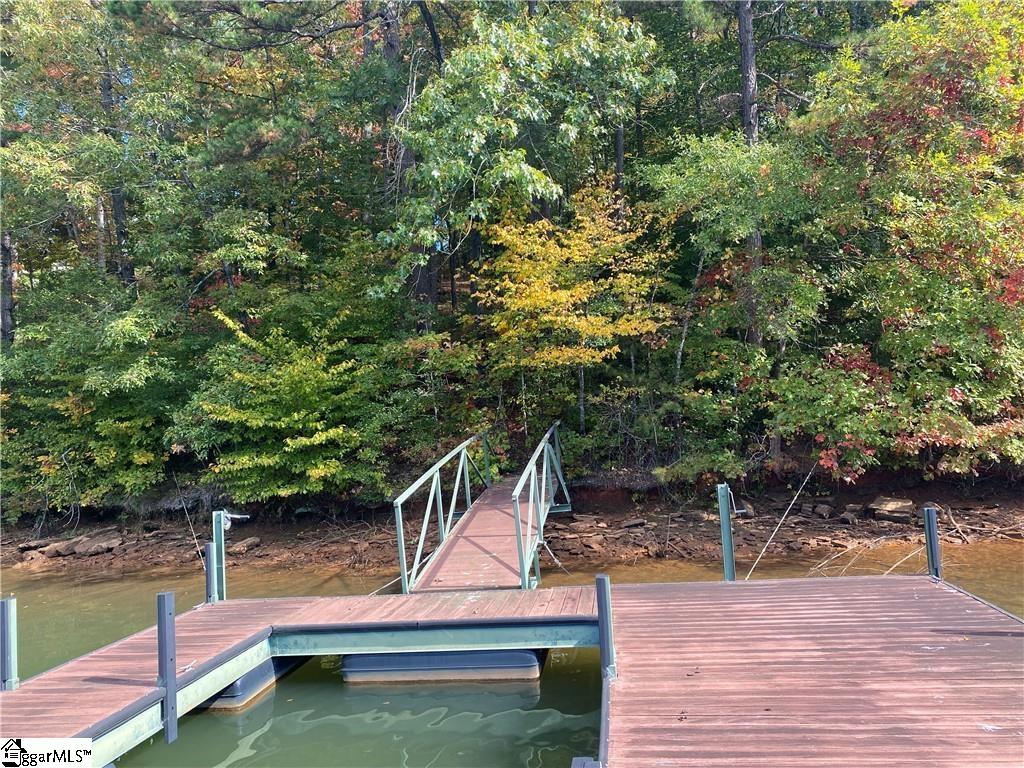 121 W Waters Edge Lane, West Union SC 29696