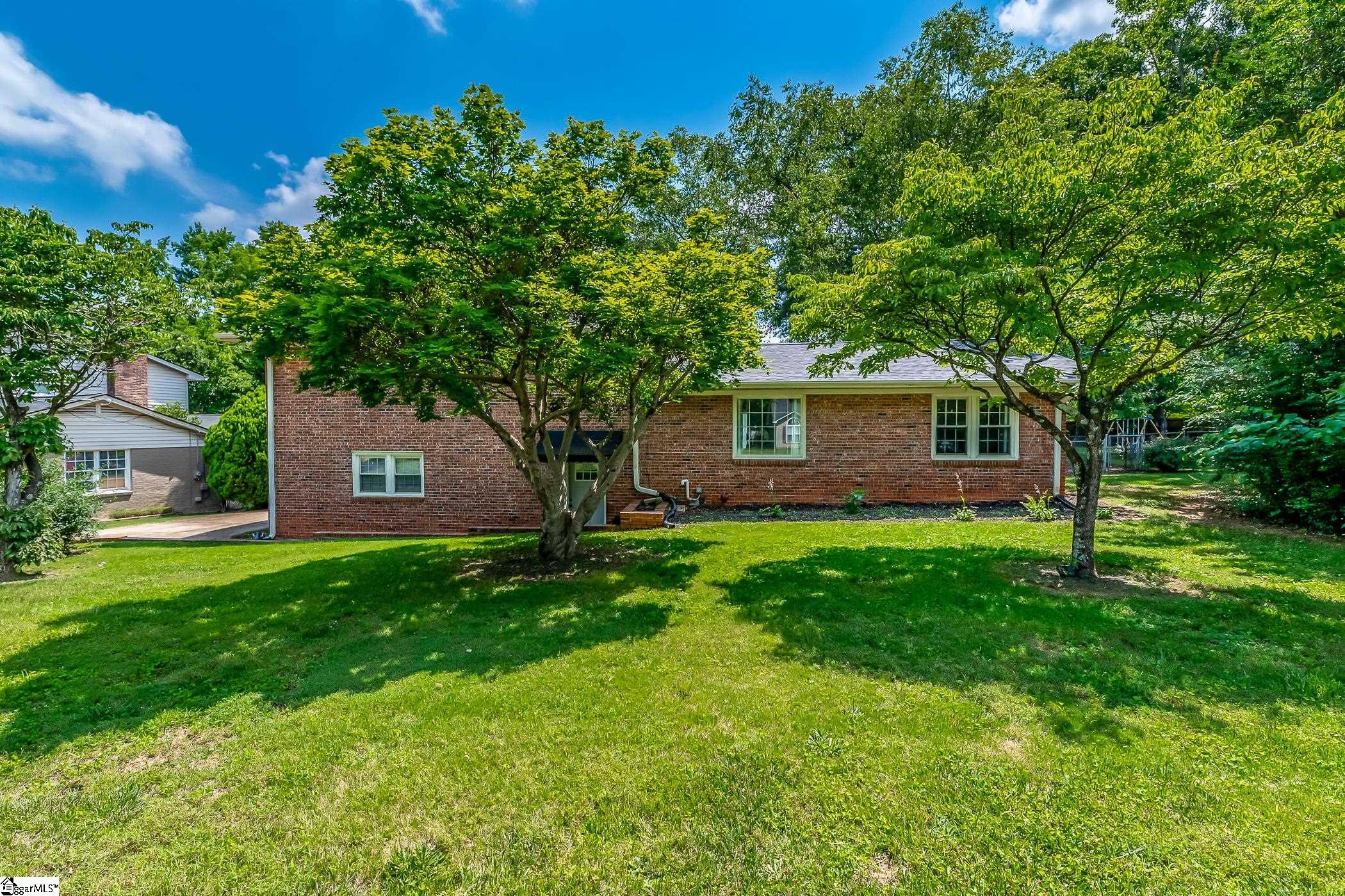 15 Holmsby Lane, Taylors SC 29687-3747