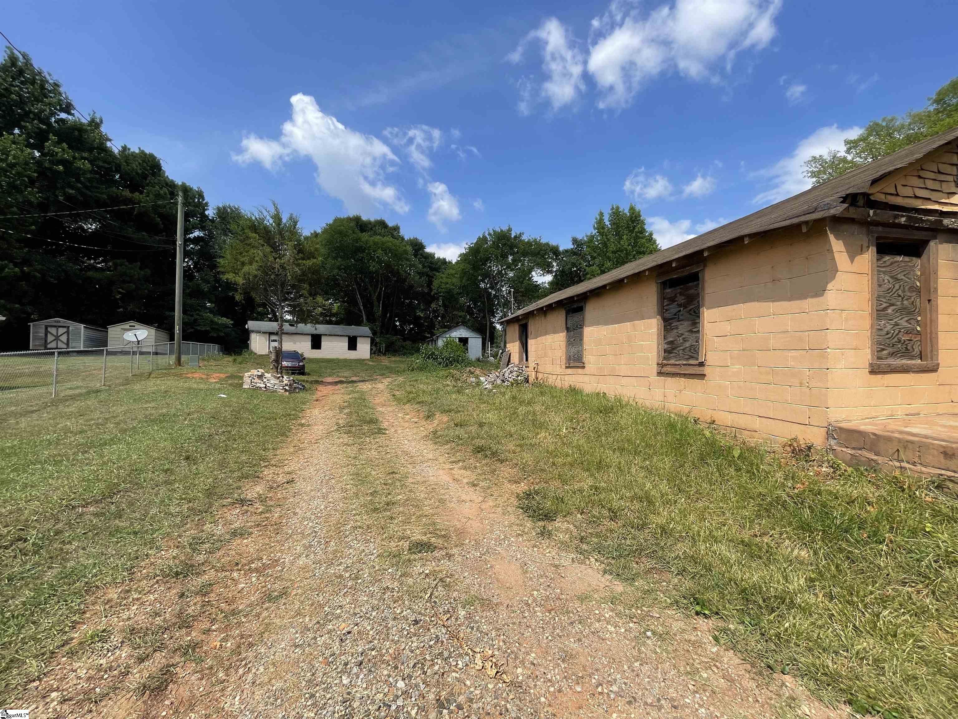 802 W Fairview Avenue, Gaffney SC 29341
