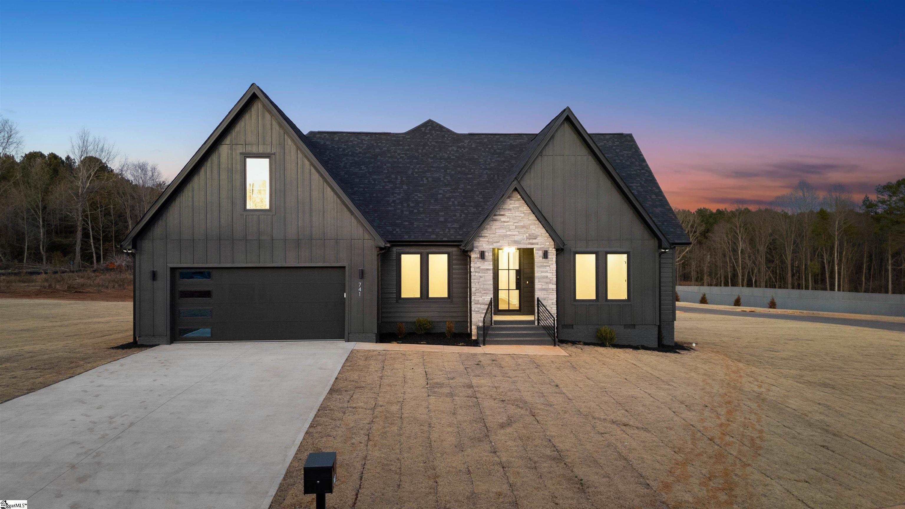 741 New South Court Wellford, SC 29385
