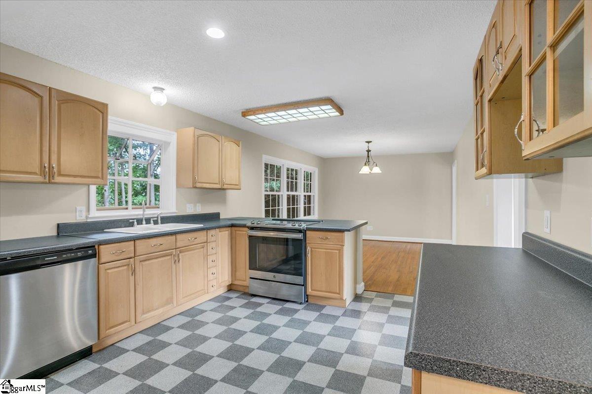 207 Forest, Easley, South Carolina image 4