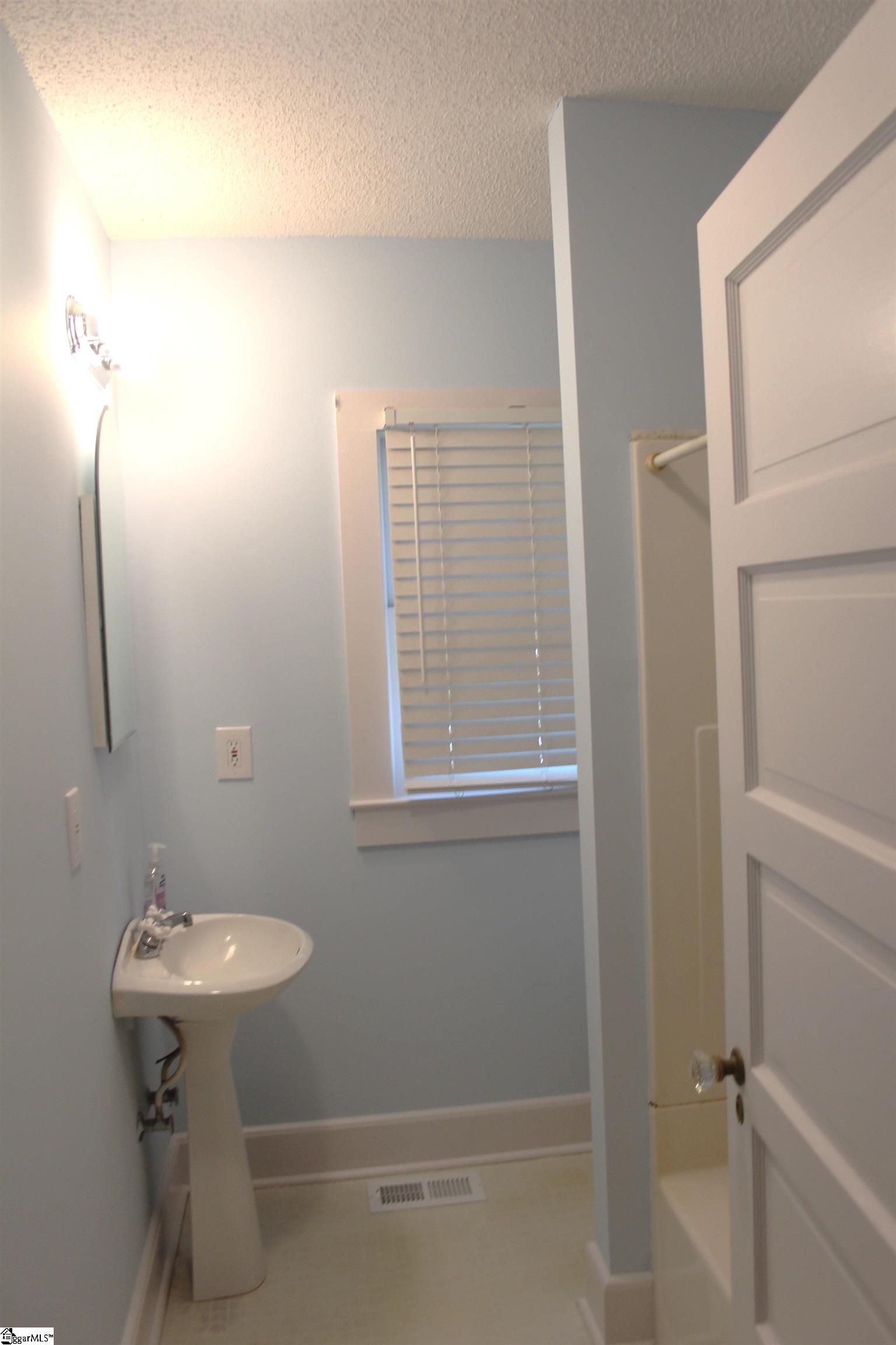 121 Oaklawn Road Pelzer, SC 29669-9327