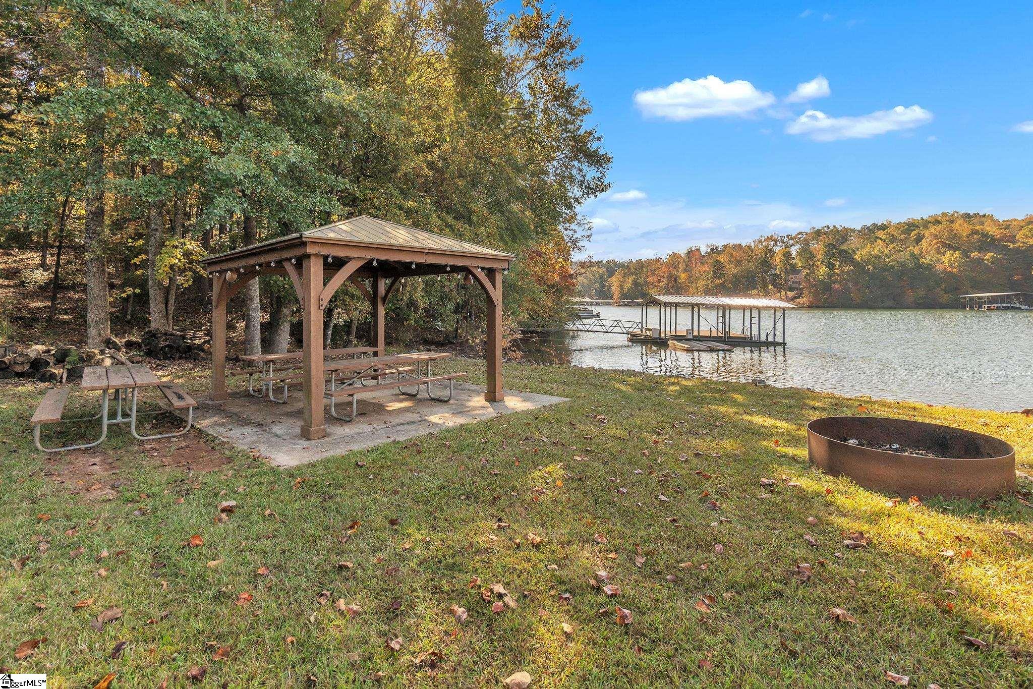 98 E W Waters Edge, West Union, South Carolina image 2