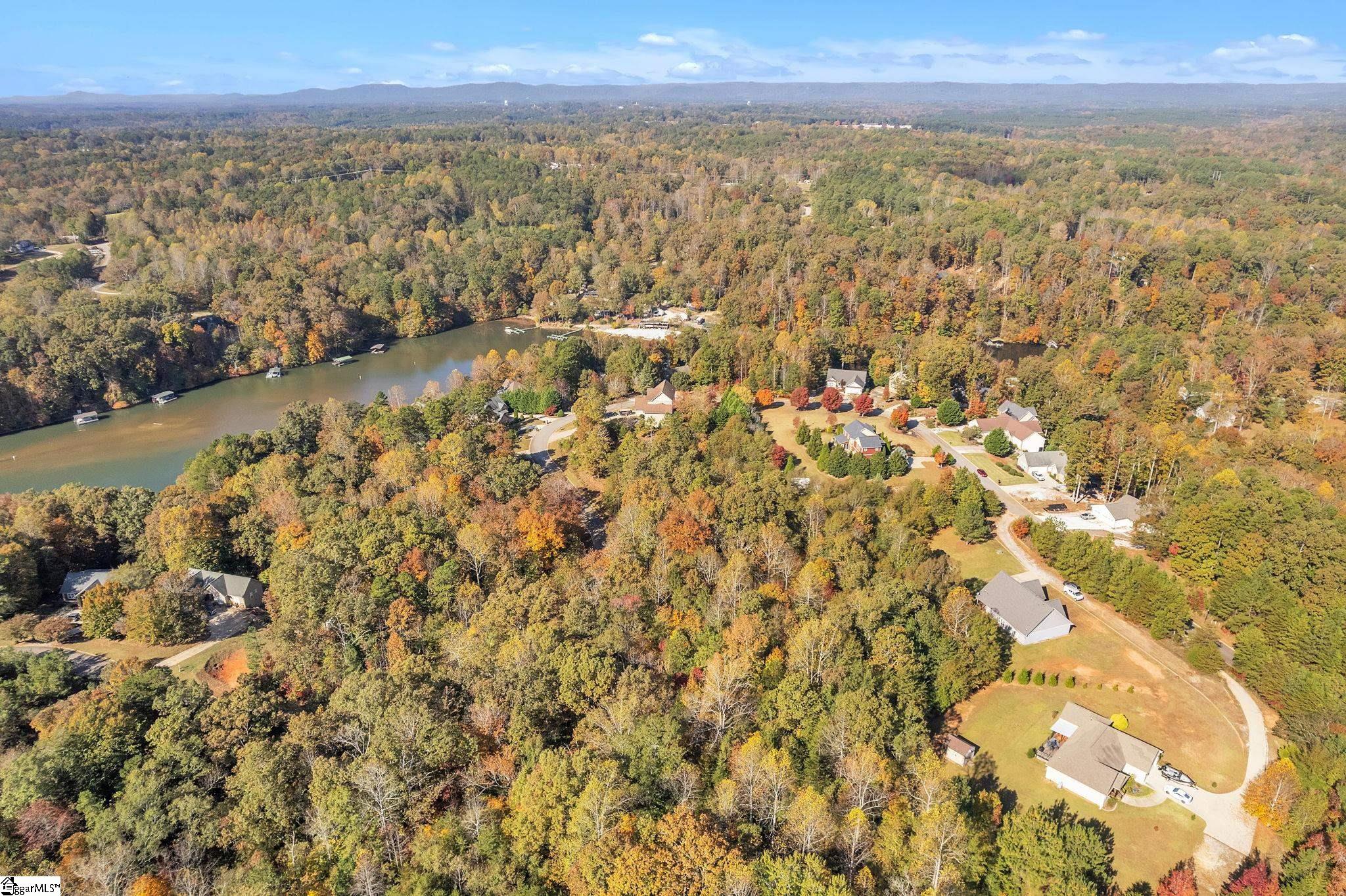 98 E W Waters Edge, West Union, South Carolina image 4