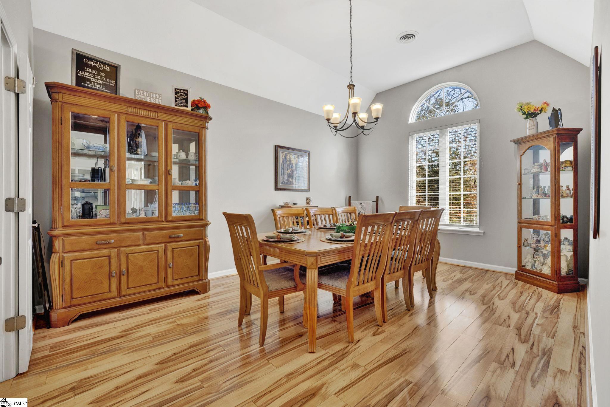 8-SEAT TABLE AND LARGE HUTCH CAN STAY