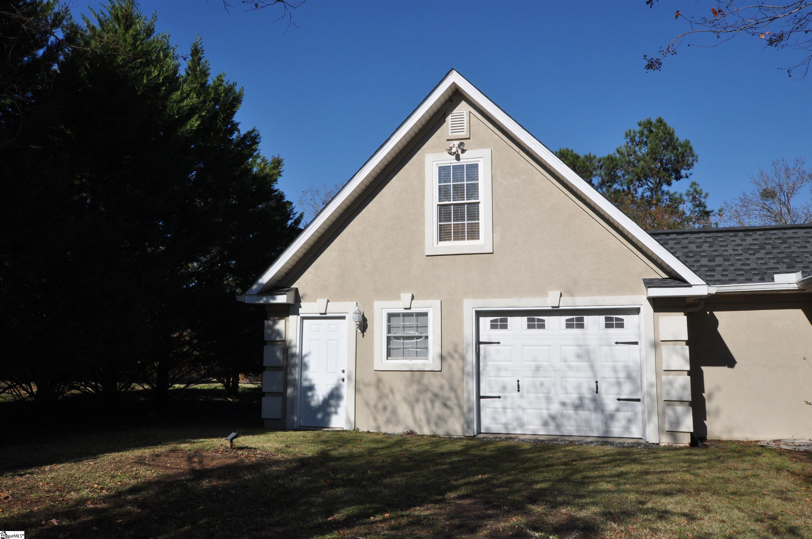 PRIVATE ENTRY TO 3RD BEDROOM, GARAGE DOOR TO REC RM