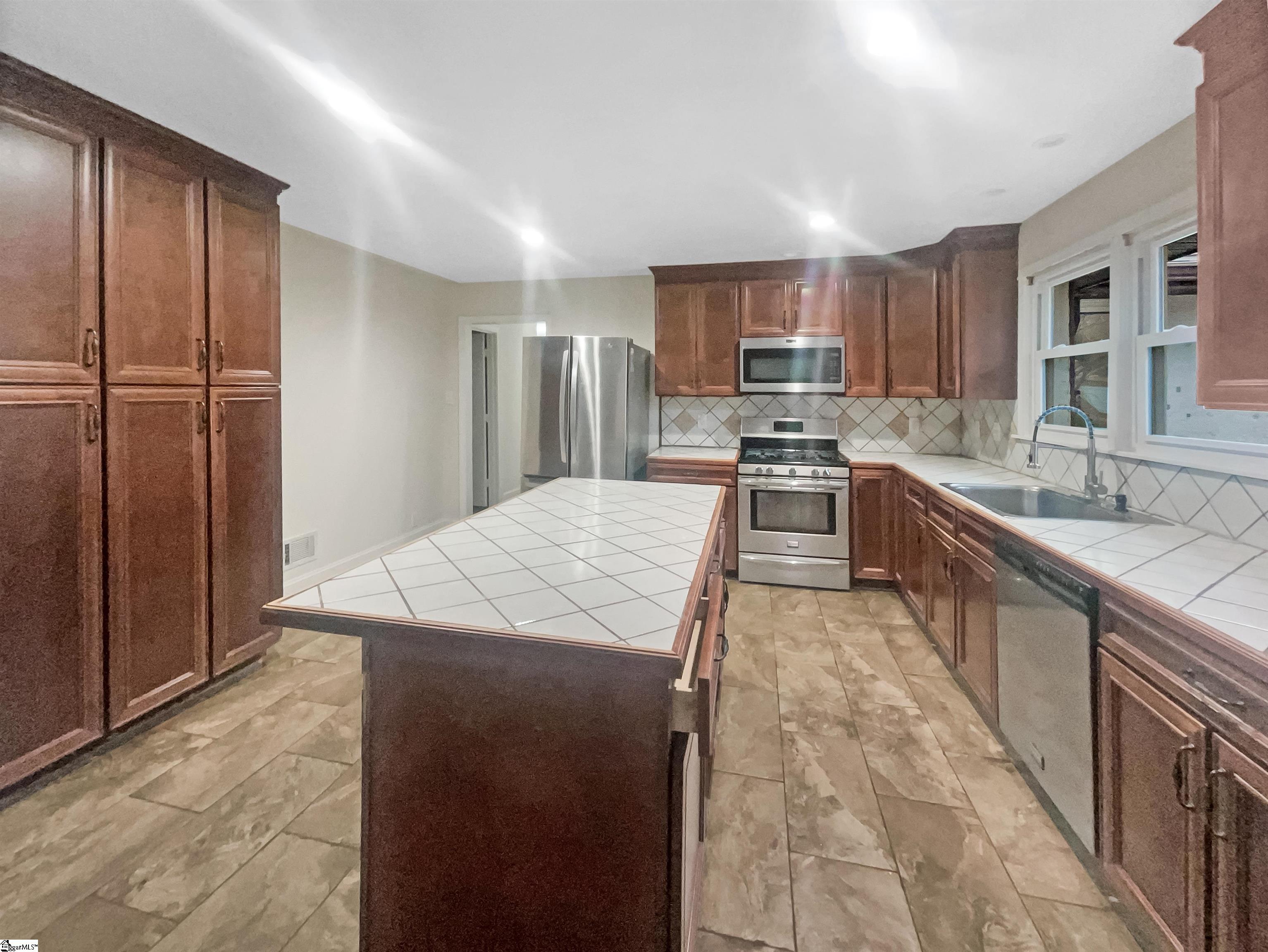 204 Robinall, Easley, South Carolina image 6