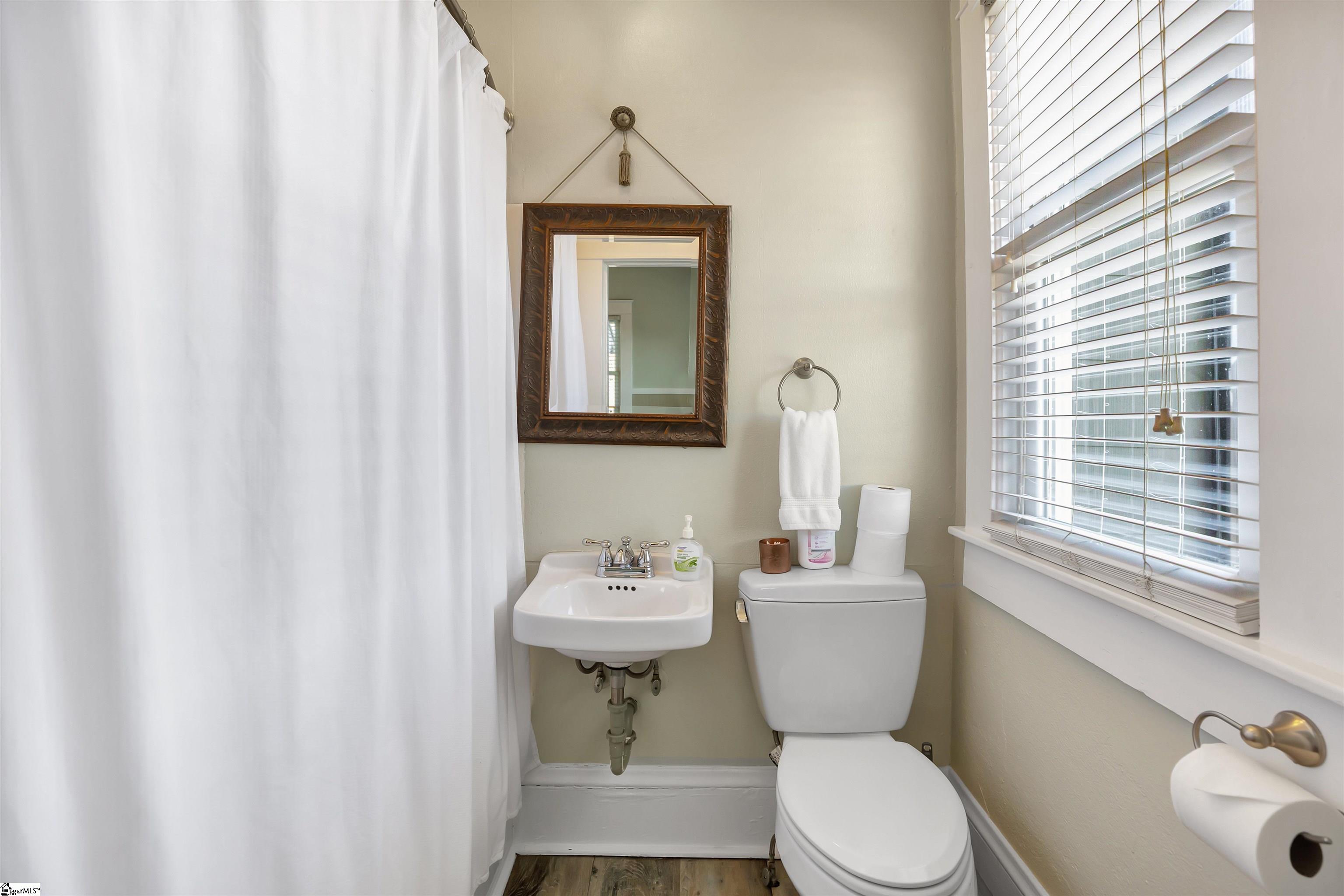 Main house boasts 5 bedrooms and 3.5 bathrooms!