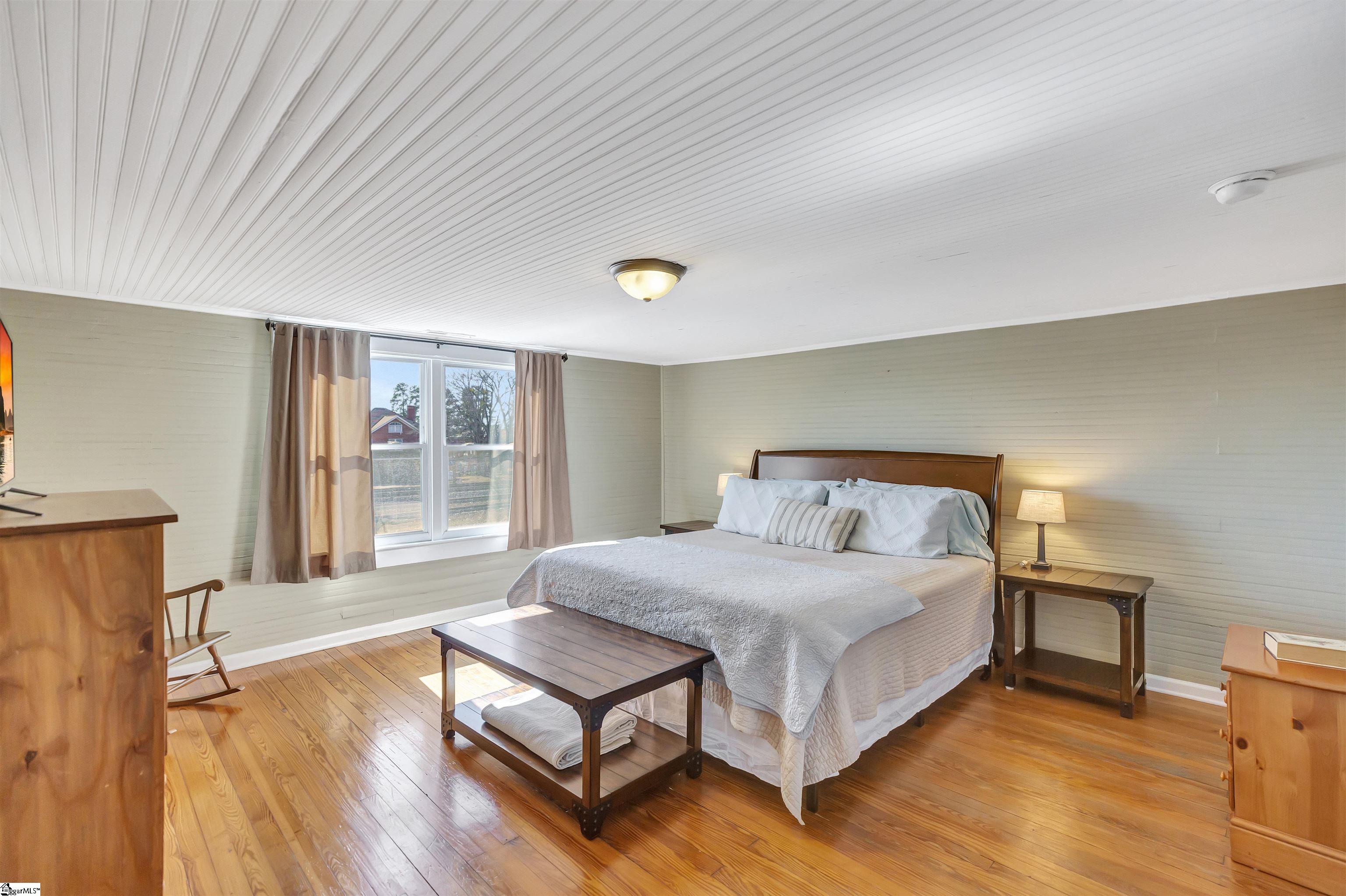 The main house boasts 5 bedrooms and the guest home has an additional 2 bedrooms.