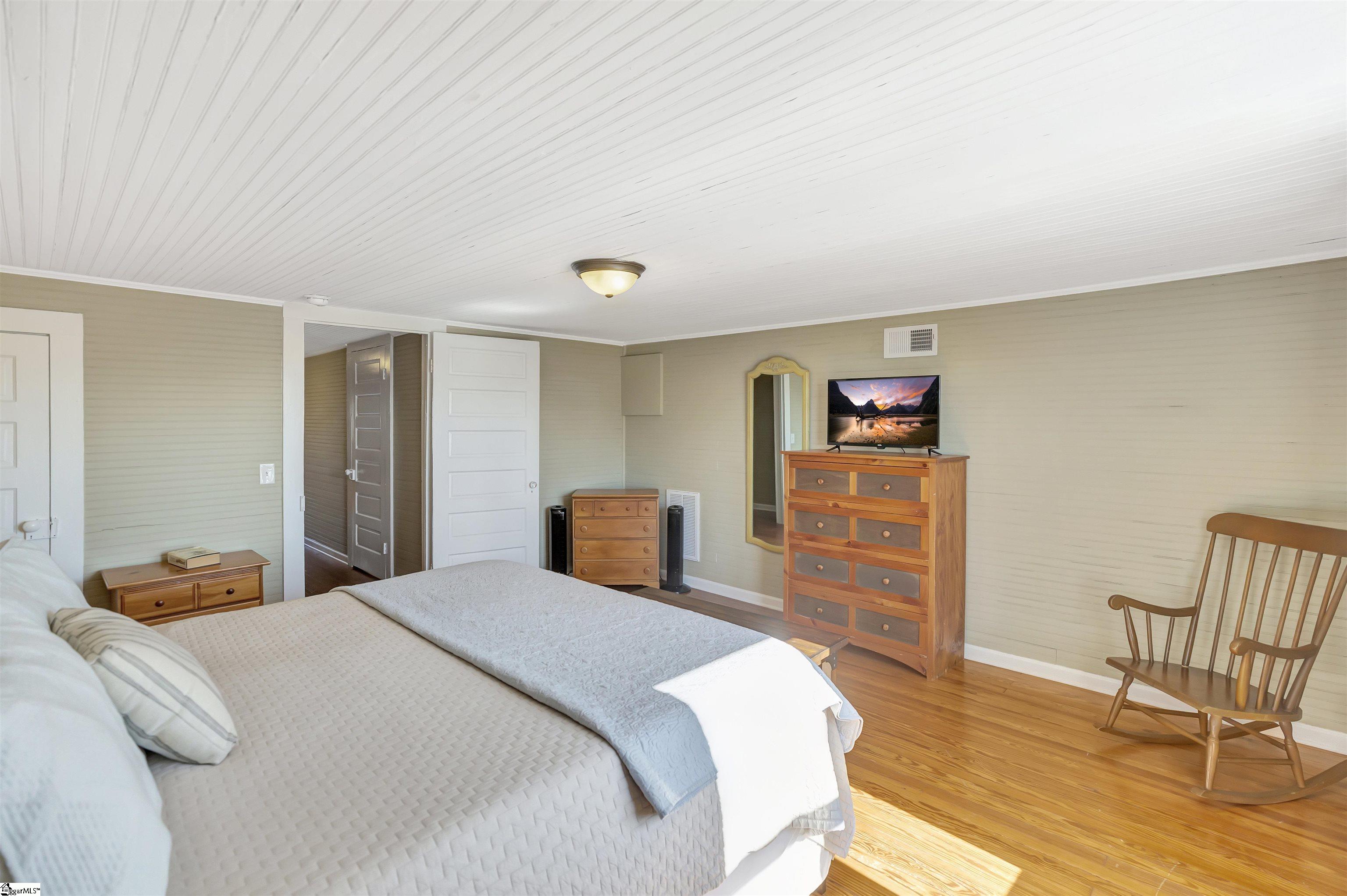 The main house has 5 bedrooms!