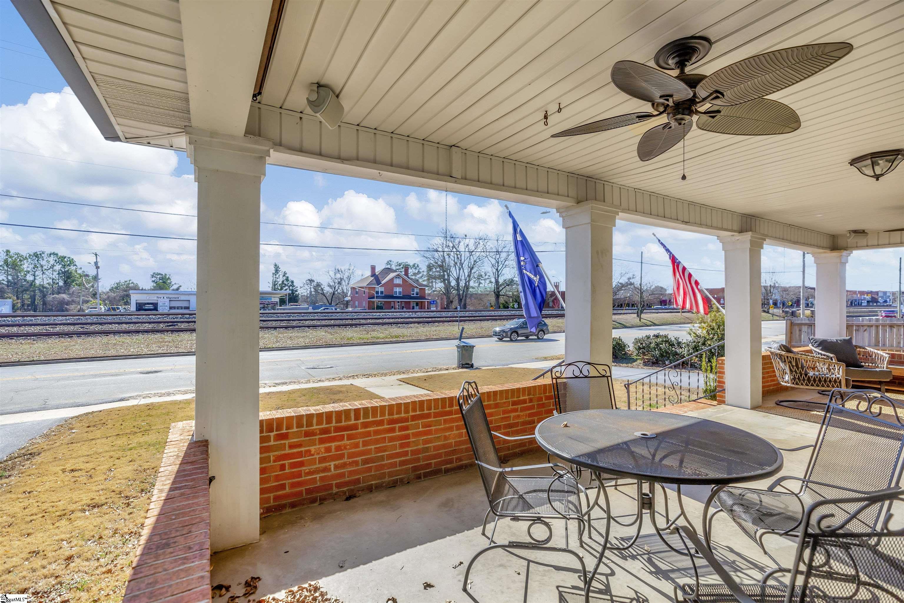 Main house covered front porch.