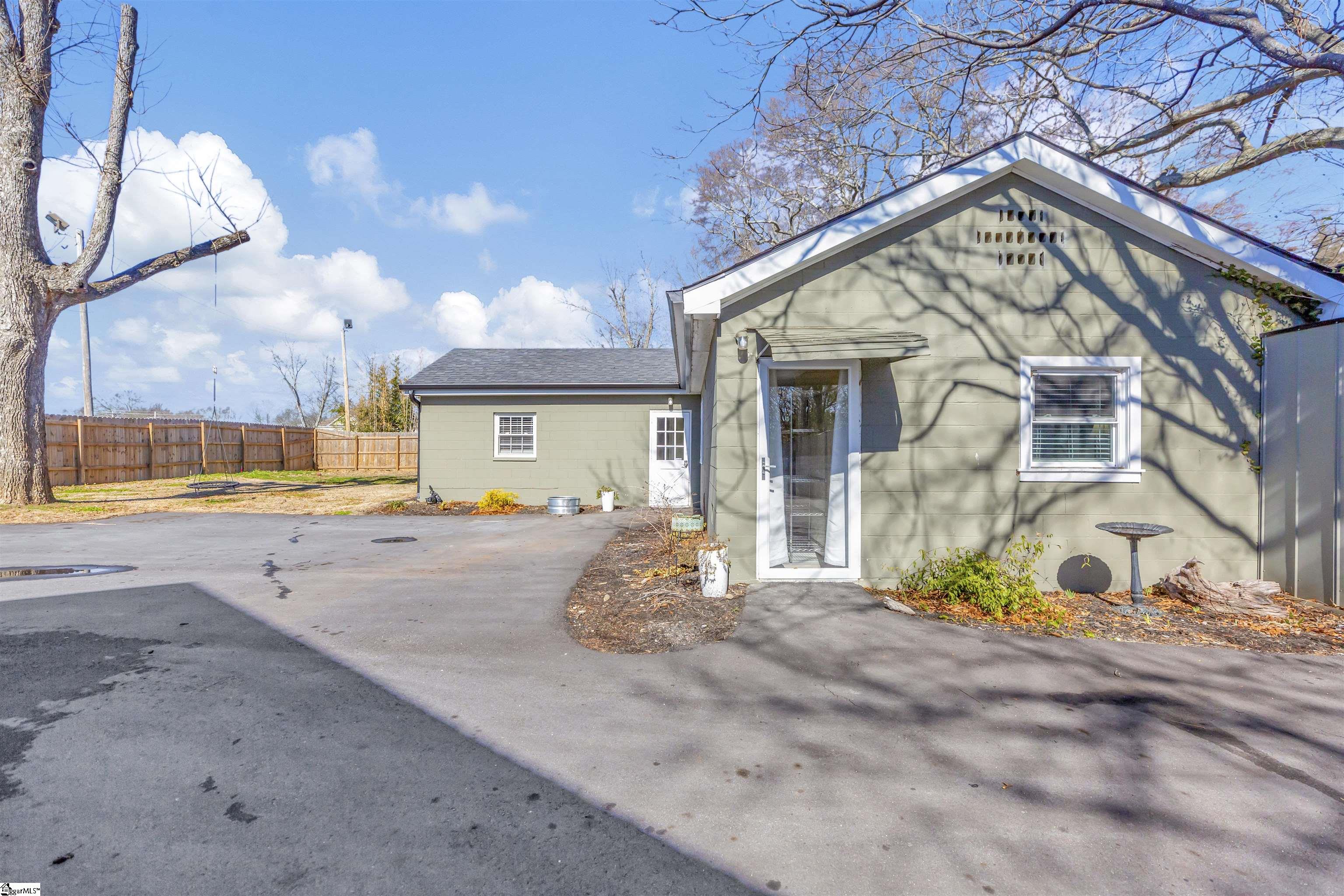 Detached guest house.