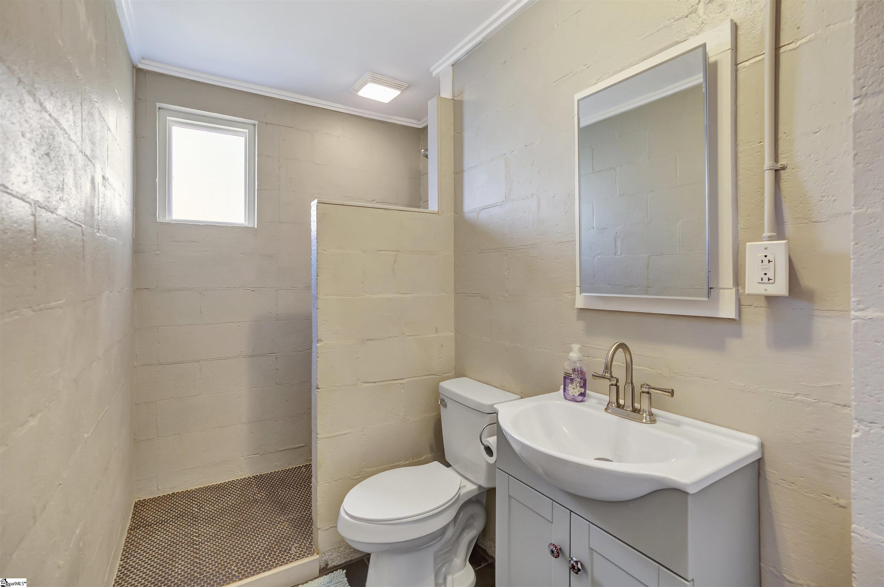 The guest home provides a full bathroom.