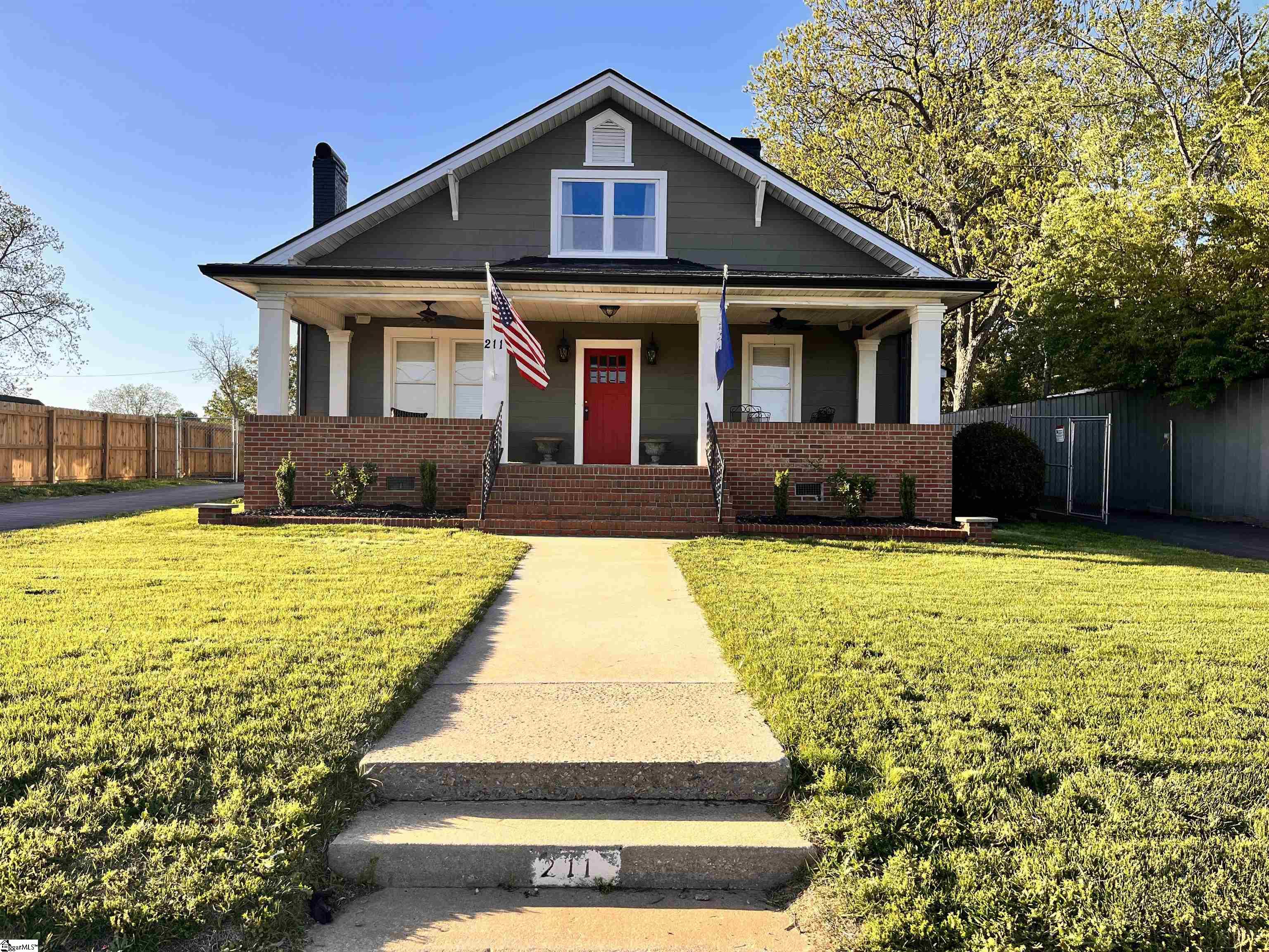 Welcome home to 211 NE Main St.!