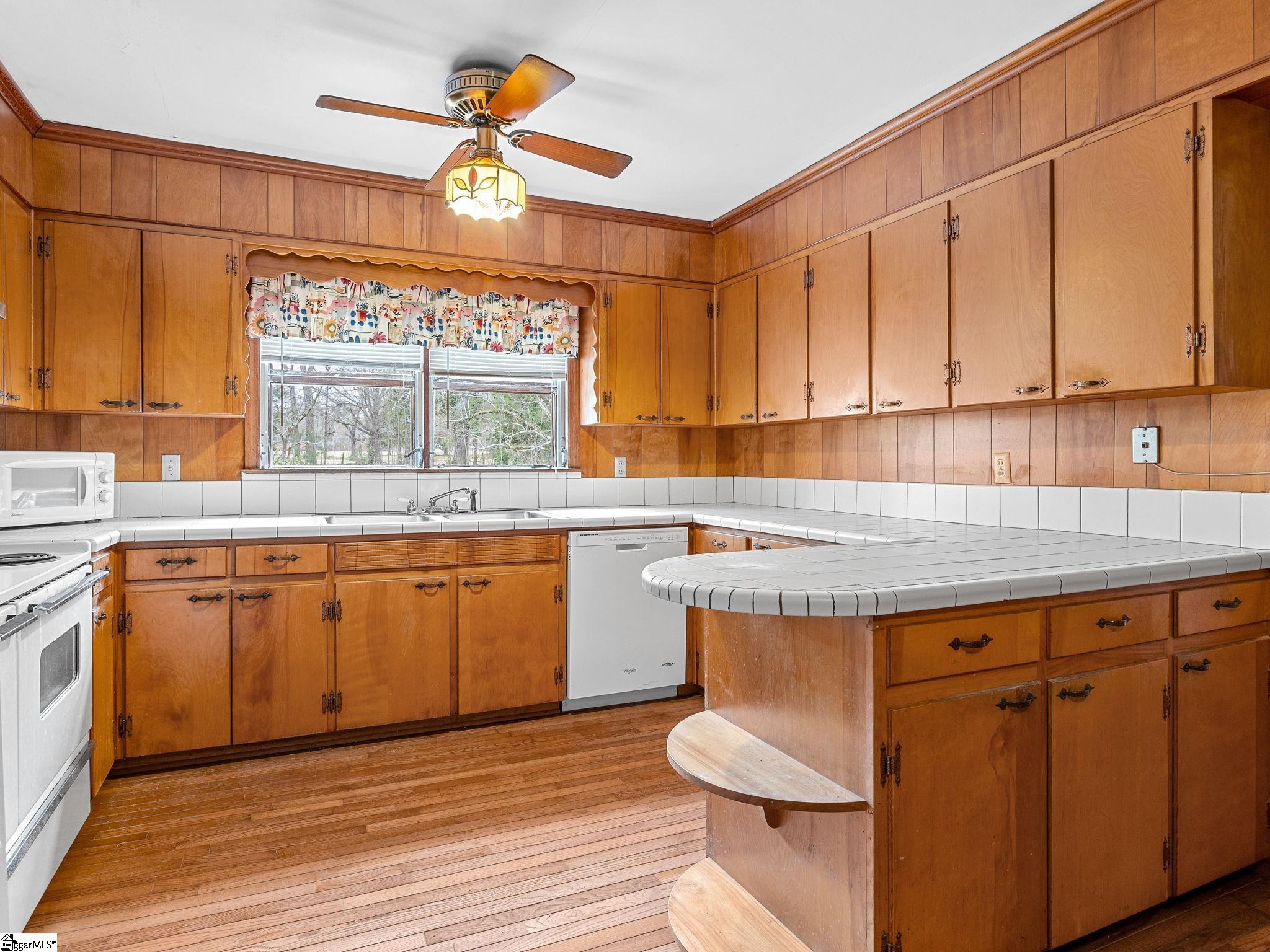 114 York, Clinton, South Carolina image 18