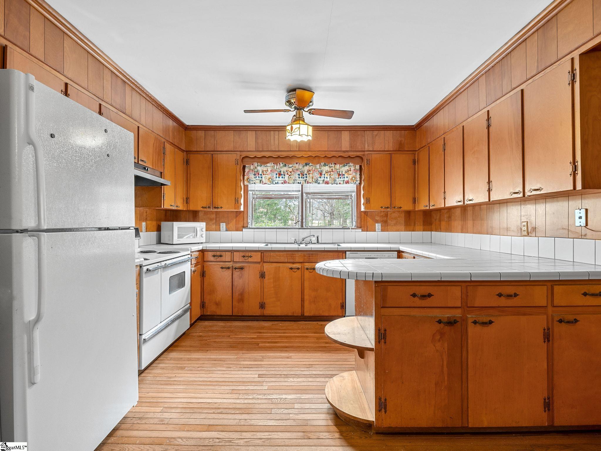 114 York, Clinton, South Carolina image 19