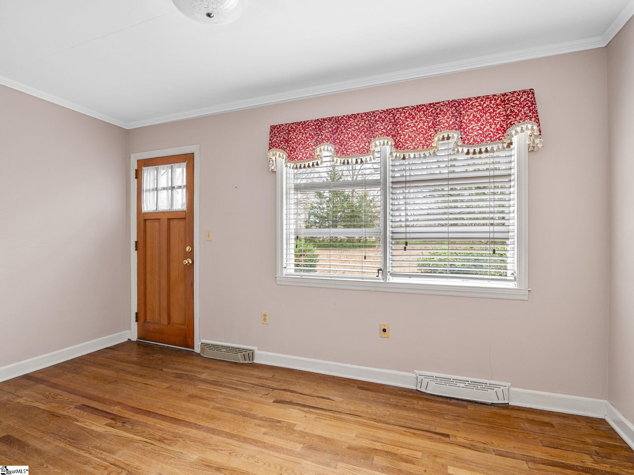 114 York, Clinton, South Carolina image 30
