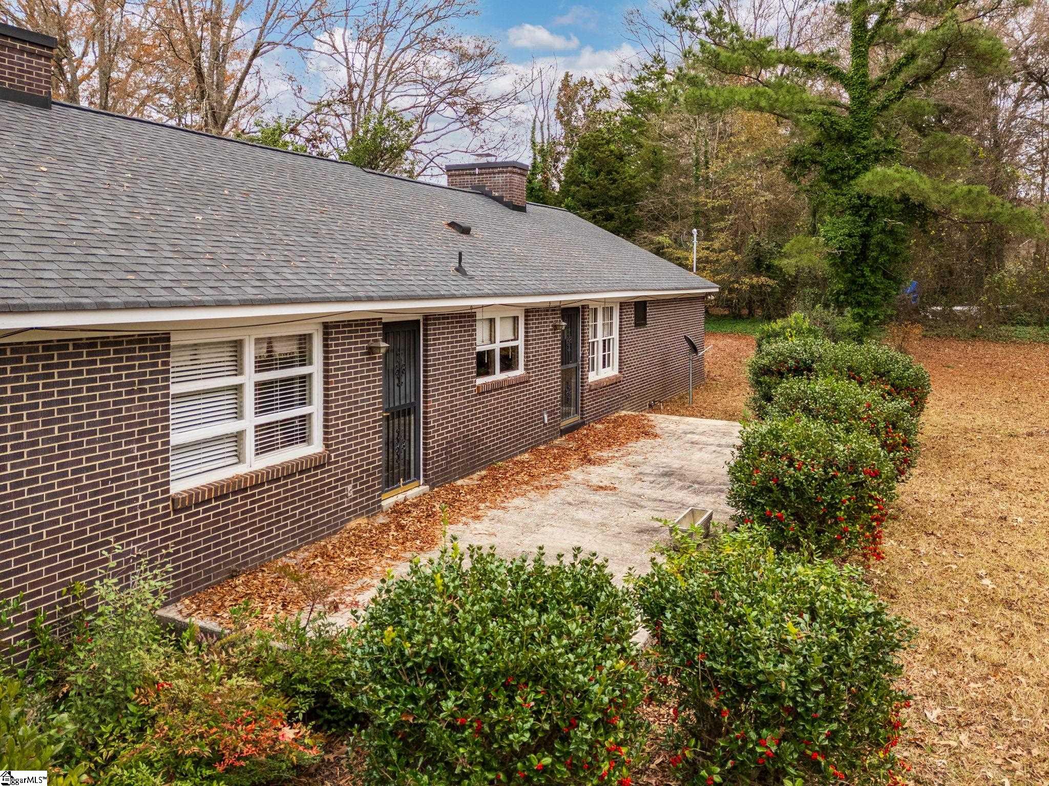 114 York, Clinton, South Carolina image 37