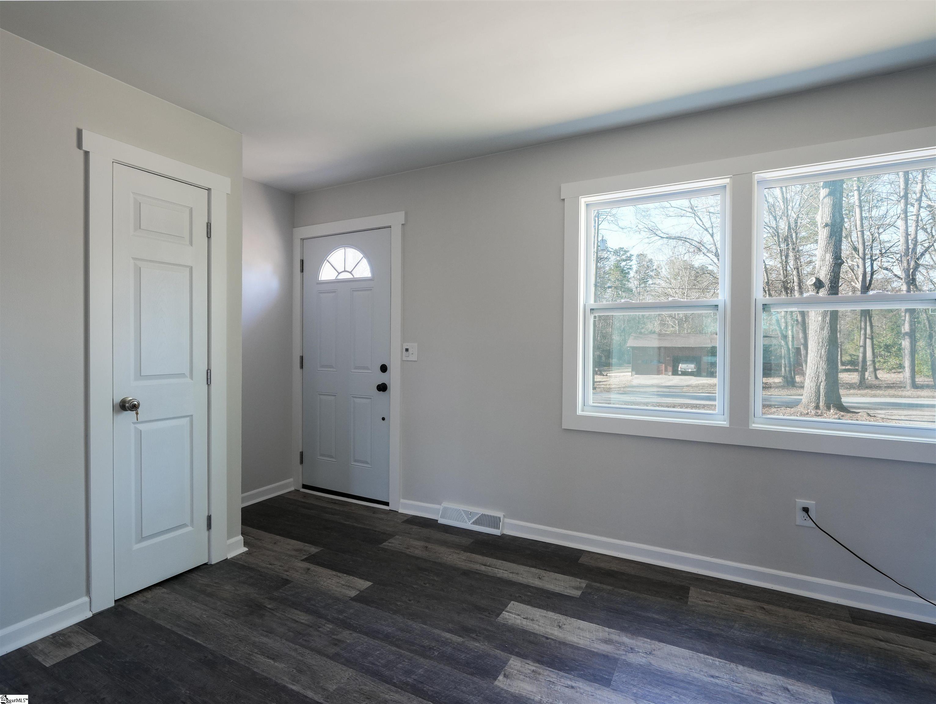 207 Barry, Greer, South Carolina image 2