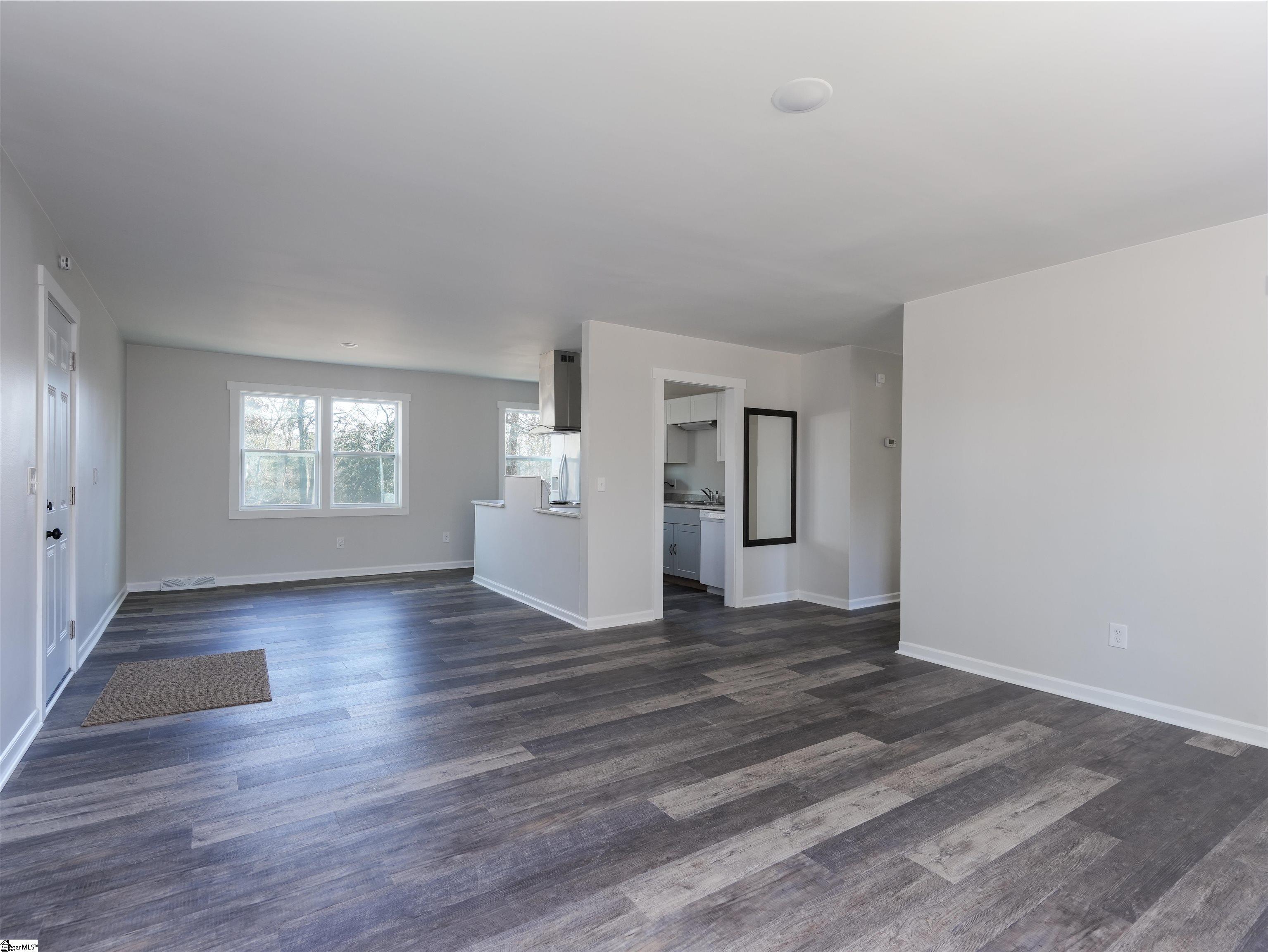 207 Barry, Greer, South Carolina image 4