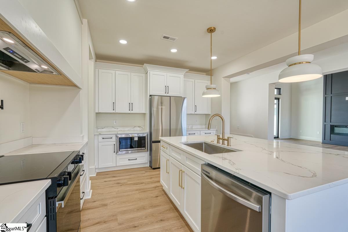 938 Benchmark Drive Wellford, SC 29385