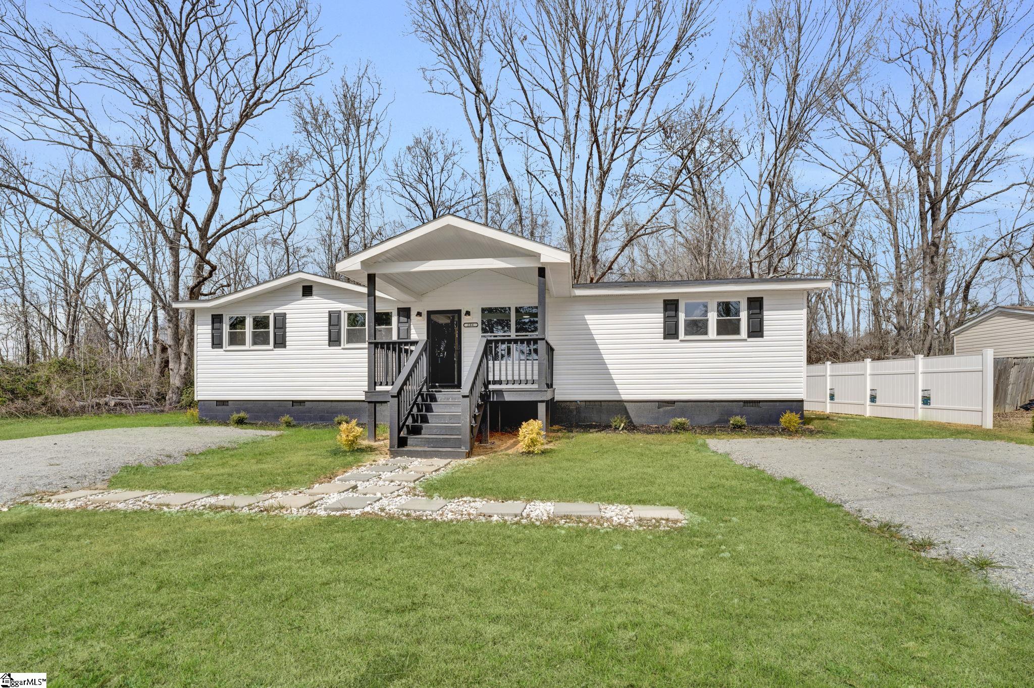 206 Willow Street, Clinton SC 29325