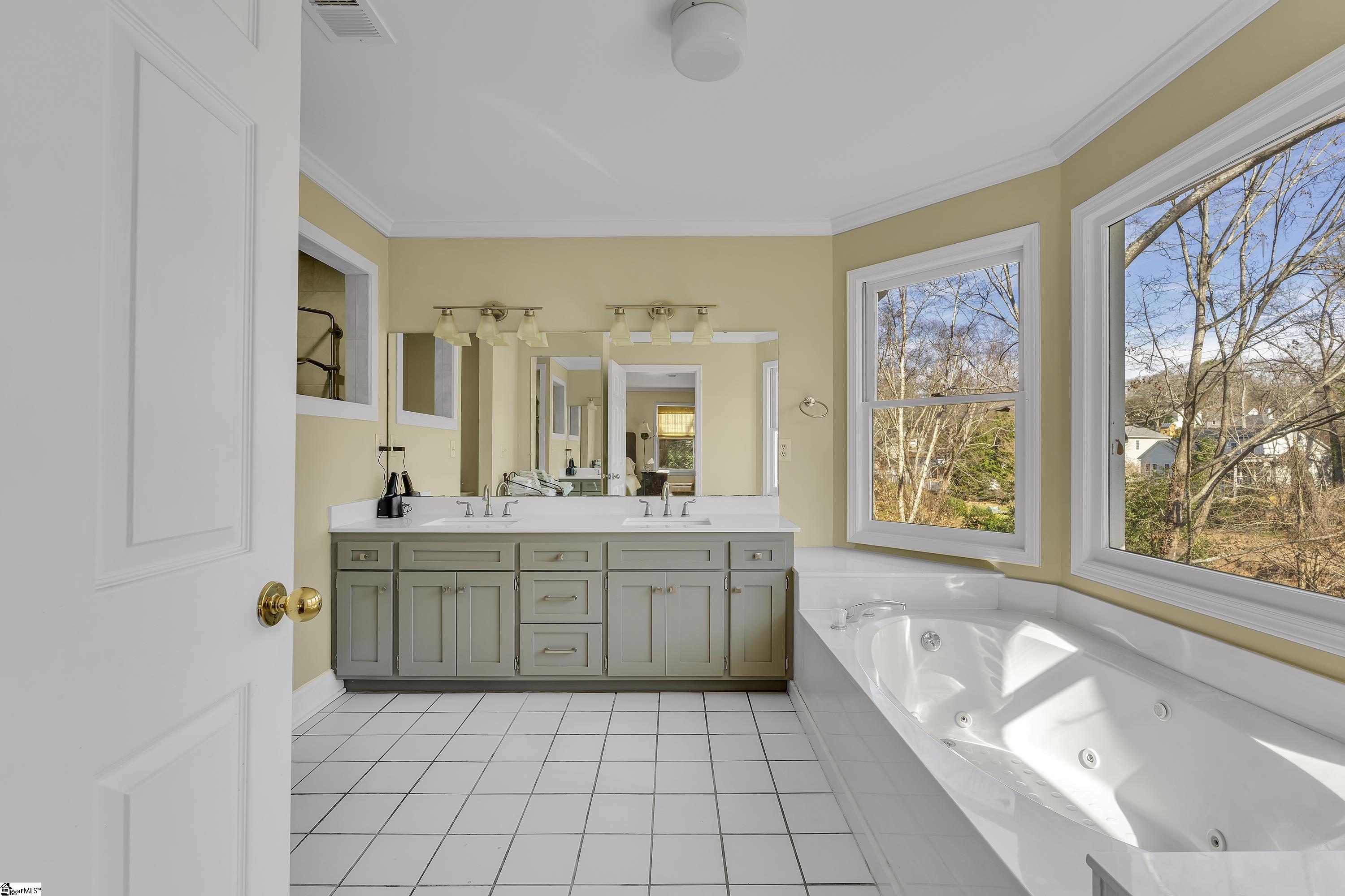 27 Club Forest, Greenville, South Carolina image 17