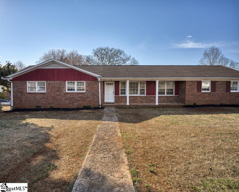 15 Mistletoe Drive Greenville, SC 29617