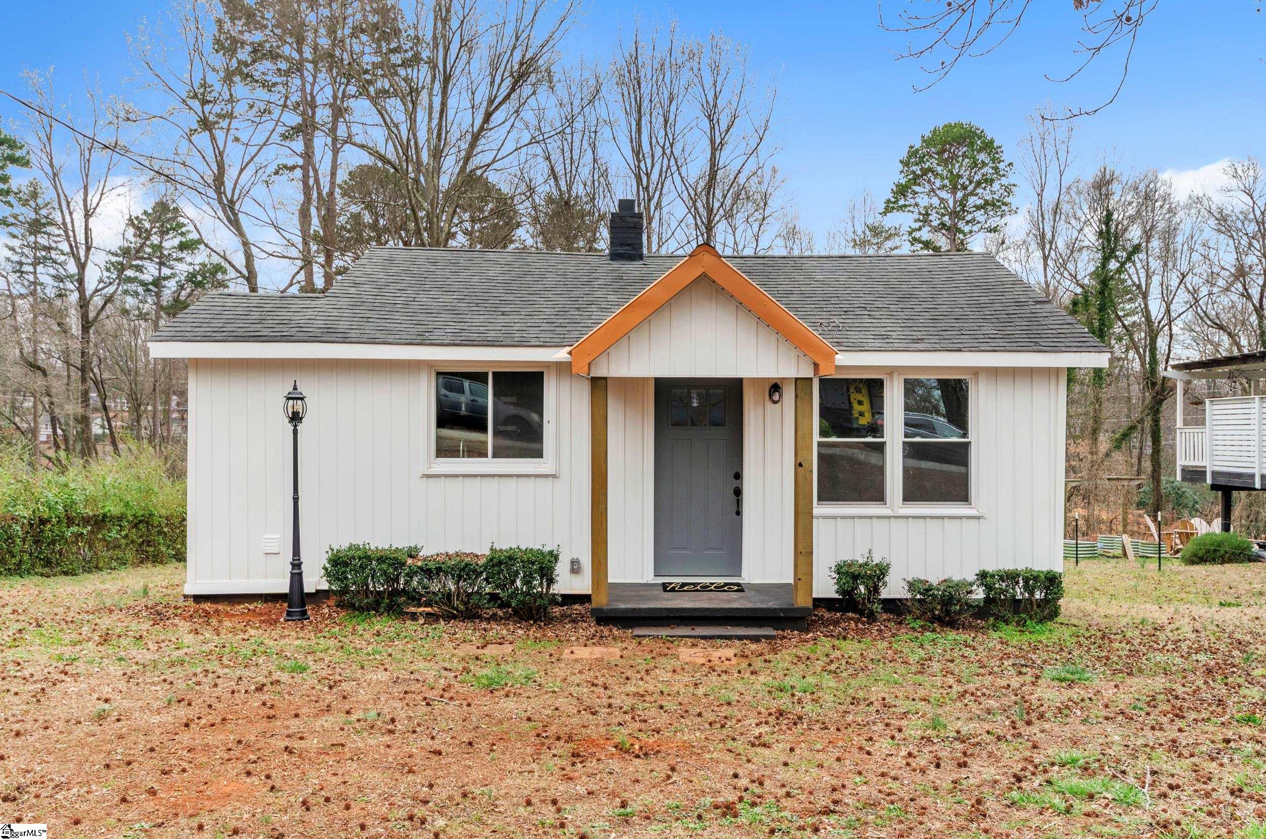 11 Woodland Drive Greenville, SC 29617