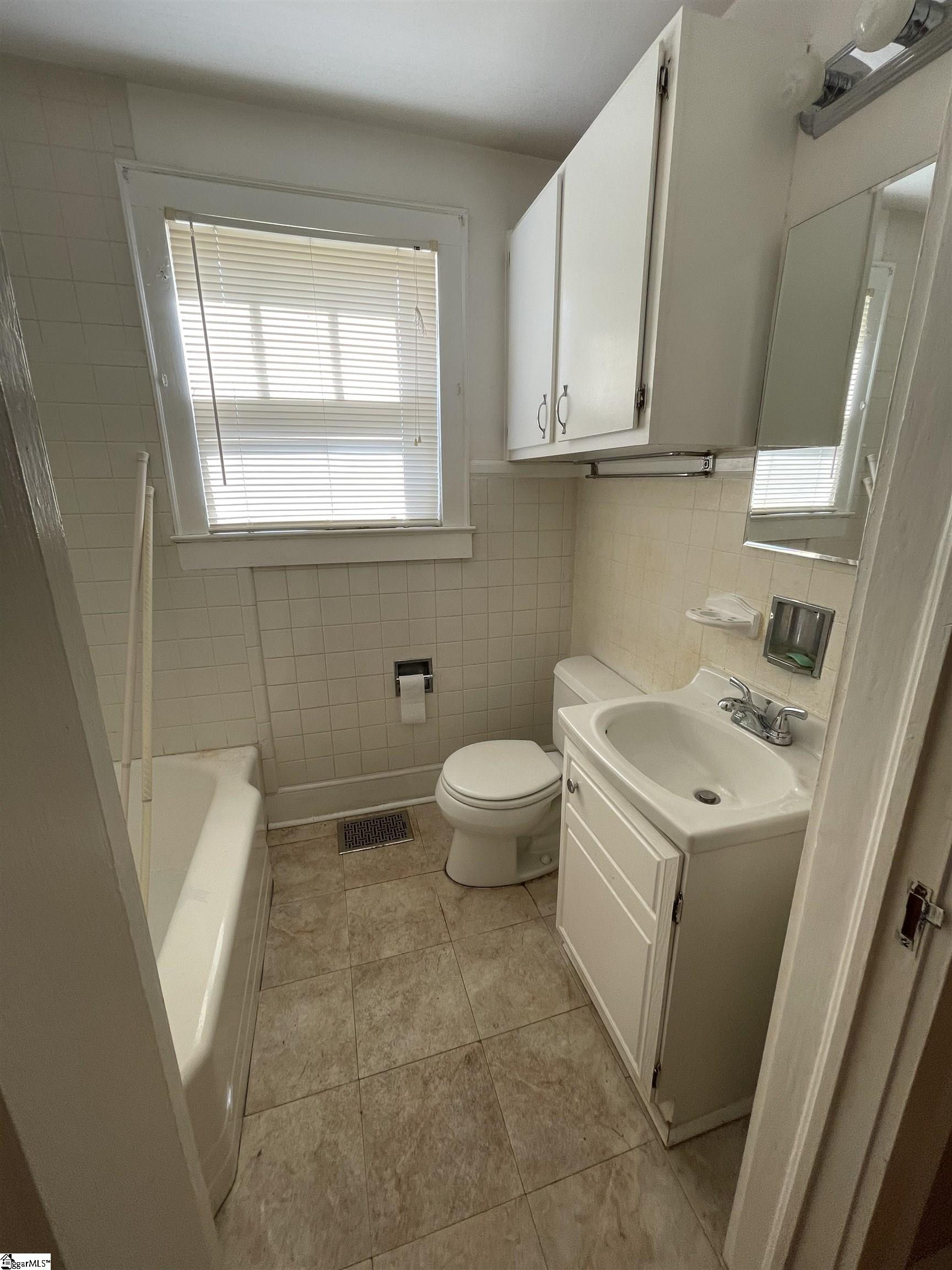 201 Colonial, Greenville, South Carolina image 11