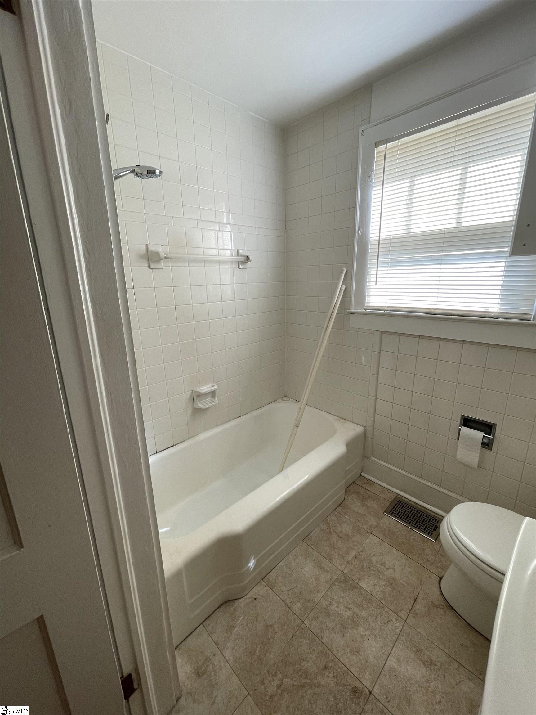 201 Colonial, Greenville, South Carolina image 7