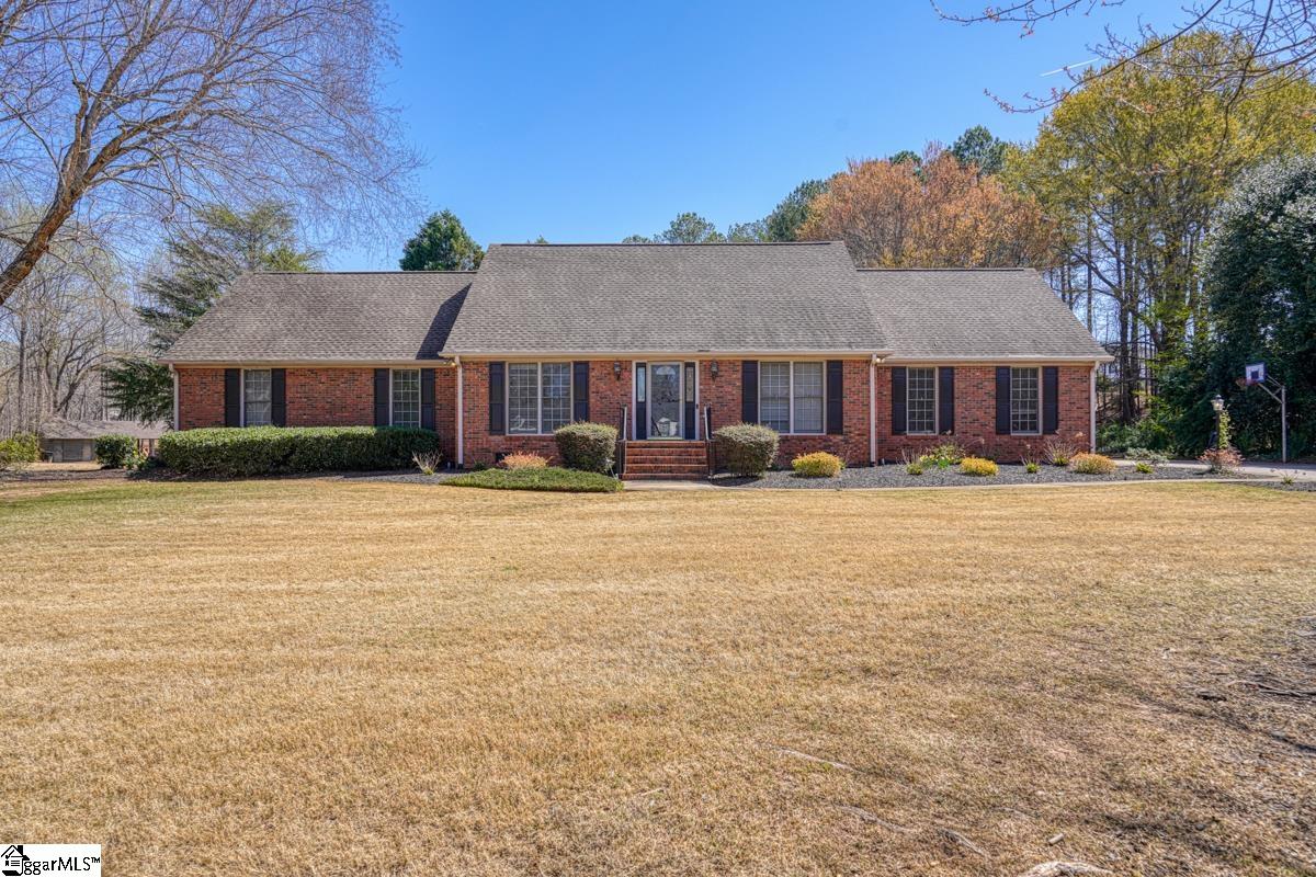 1215 Shadowood Drive, Spartanburg SC 29301