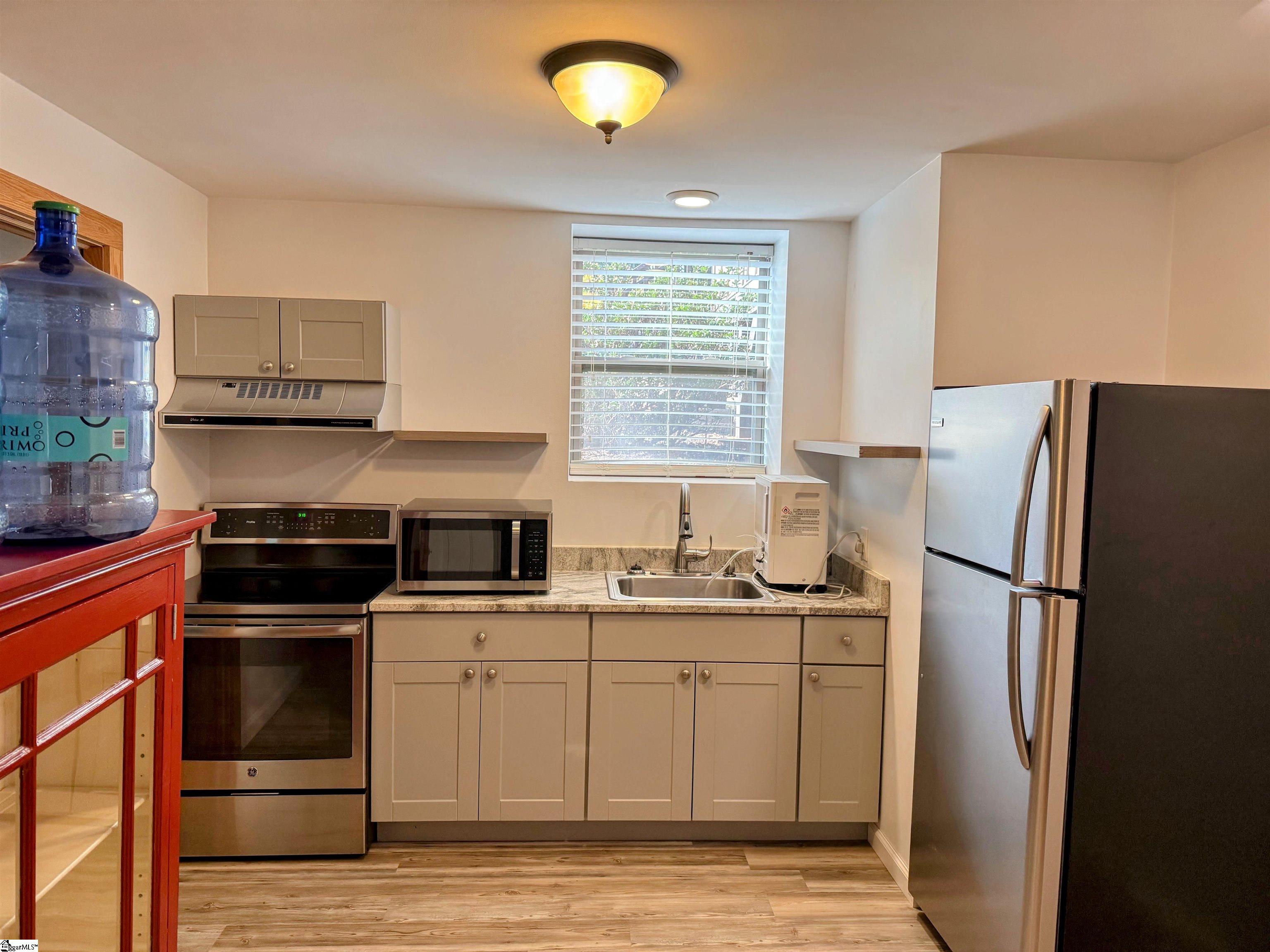 Apartment Kitchenette