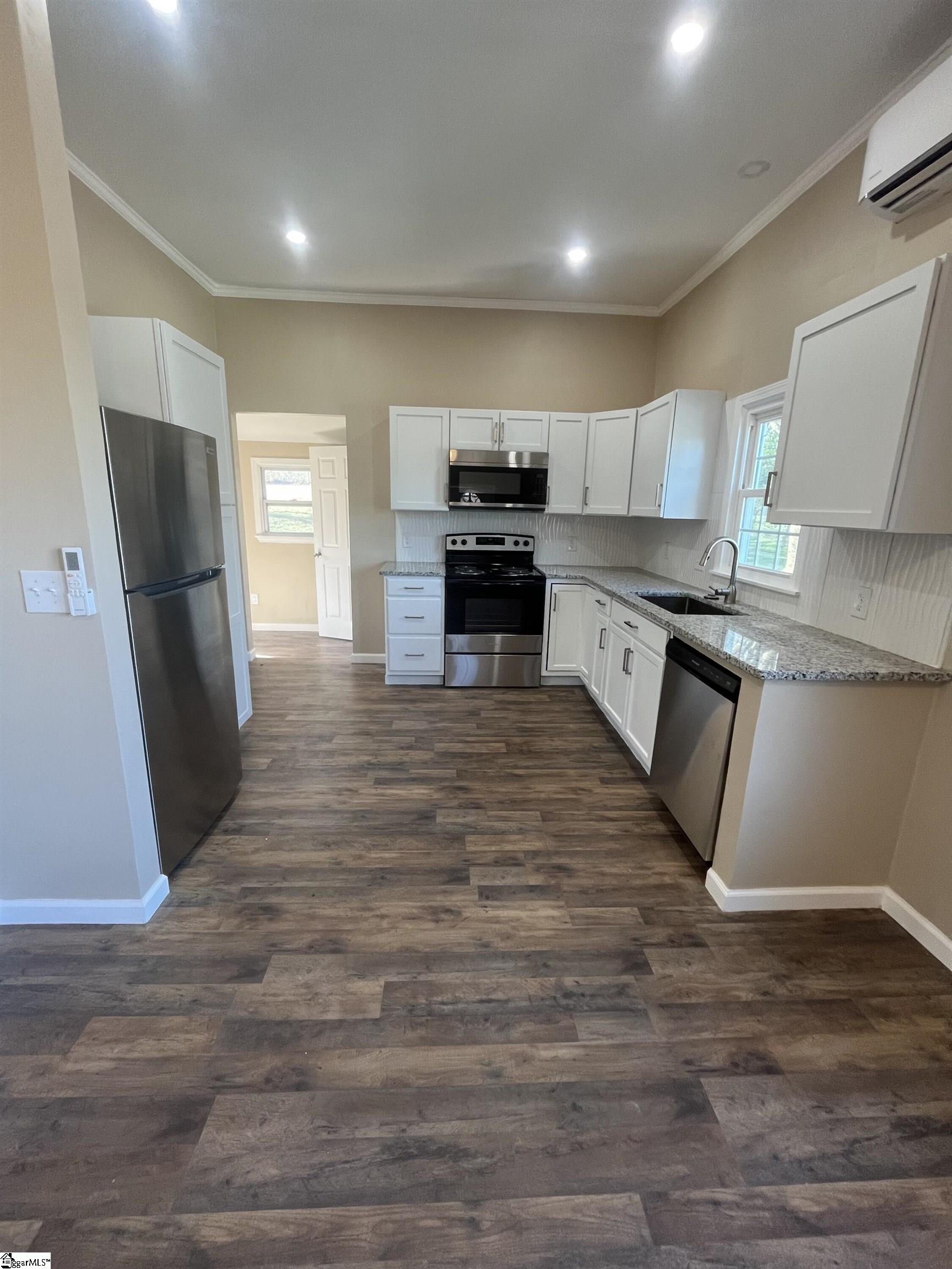 21 W 6th, Greenville, South Carolina image 3