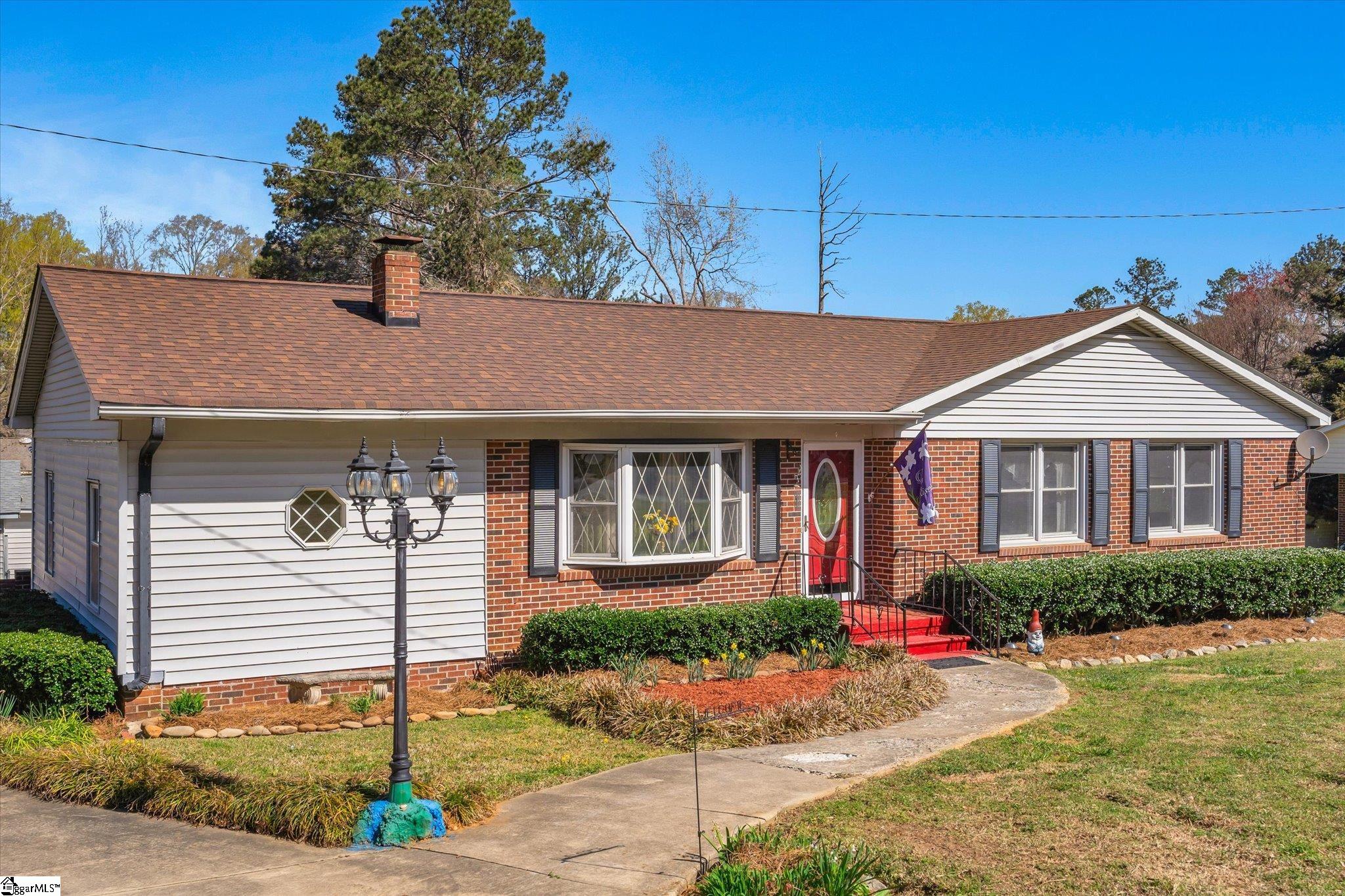 109 Pinewood Avenue Clinton, SC 29325