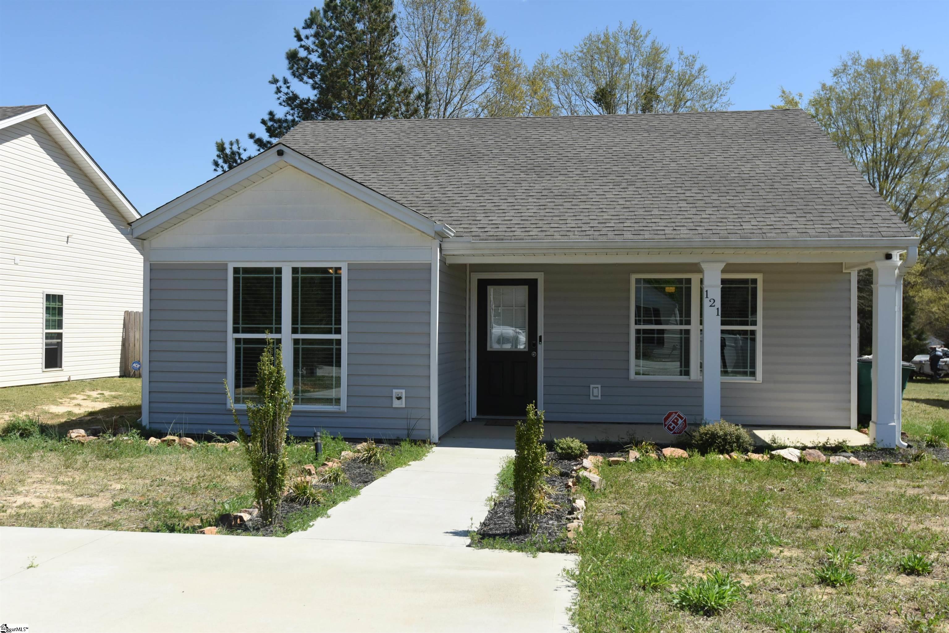 121 Colleton, Clinton, South Carolina image 1