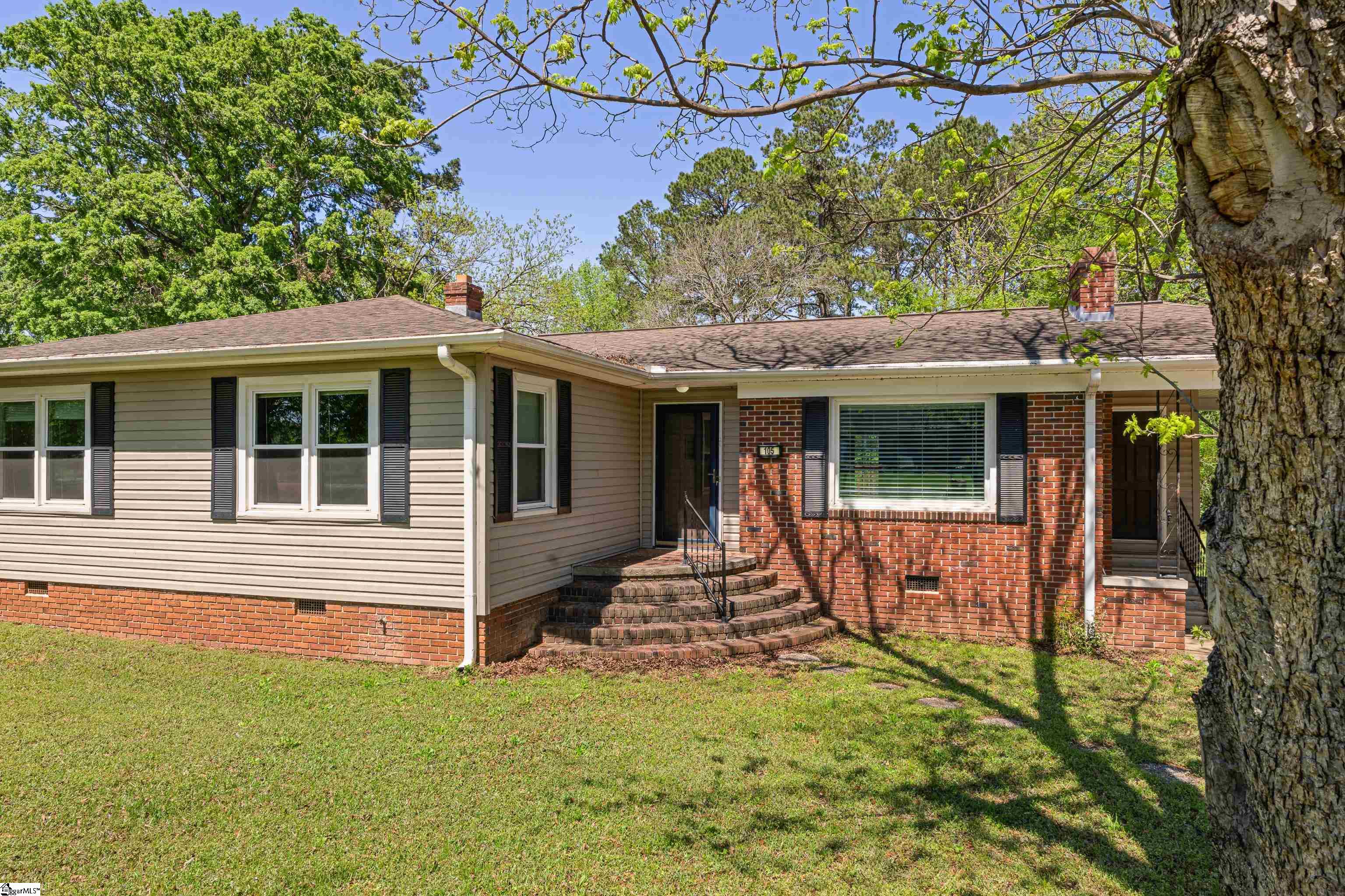 105 Pinewood, Clinton, South Carolina image 2