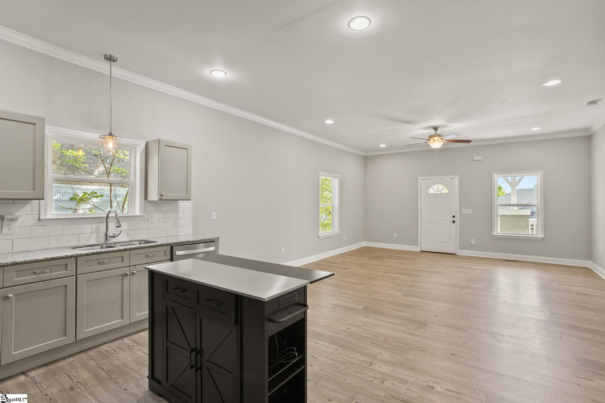 38 4th, Greenville, South Carolina image 13