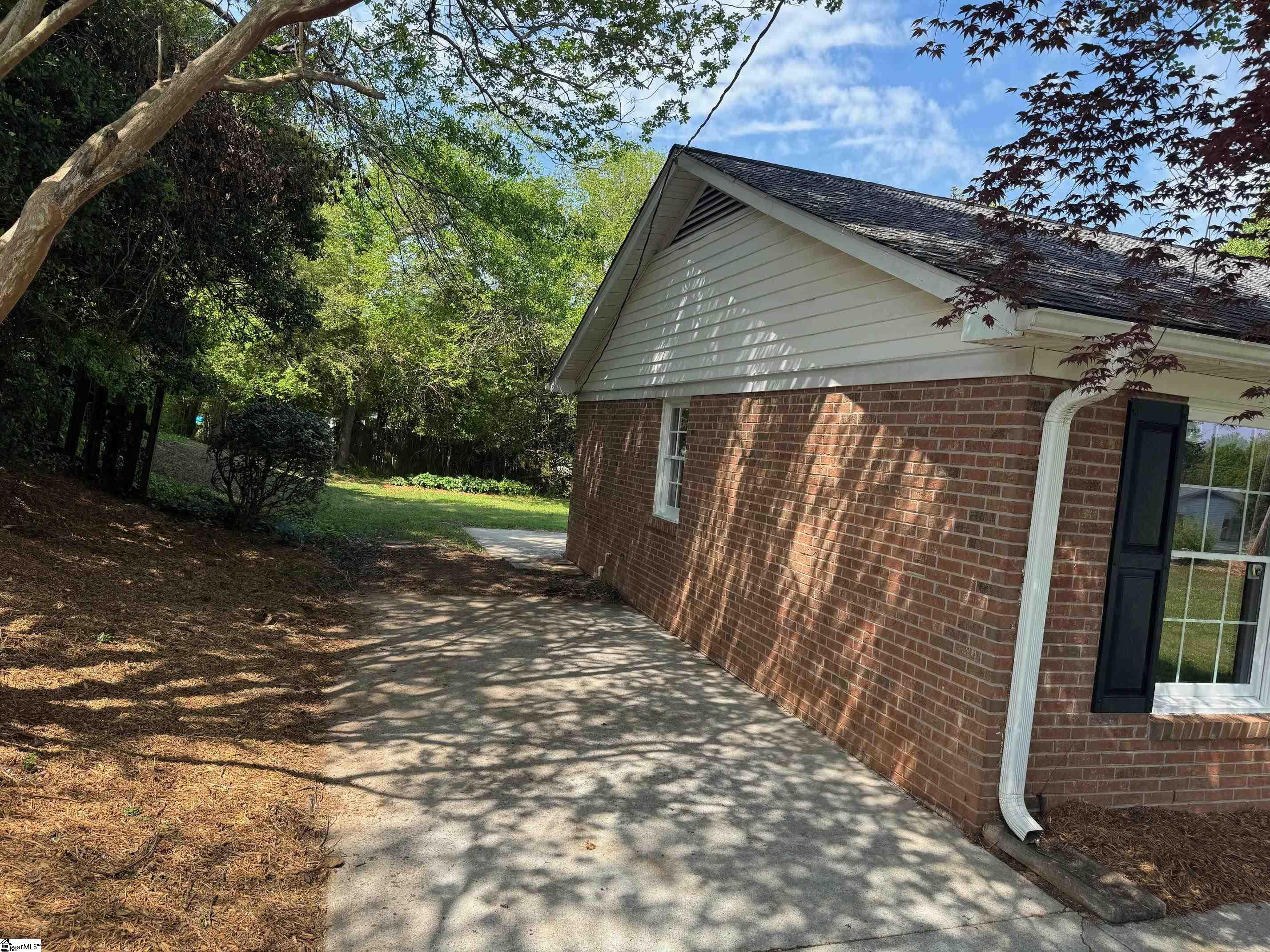211 Vega, Greer, South Carolina image 4