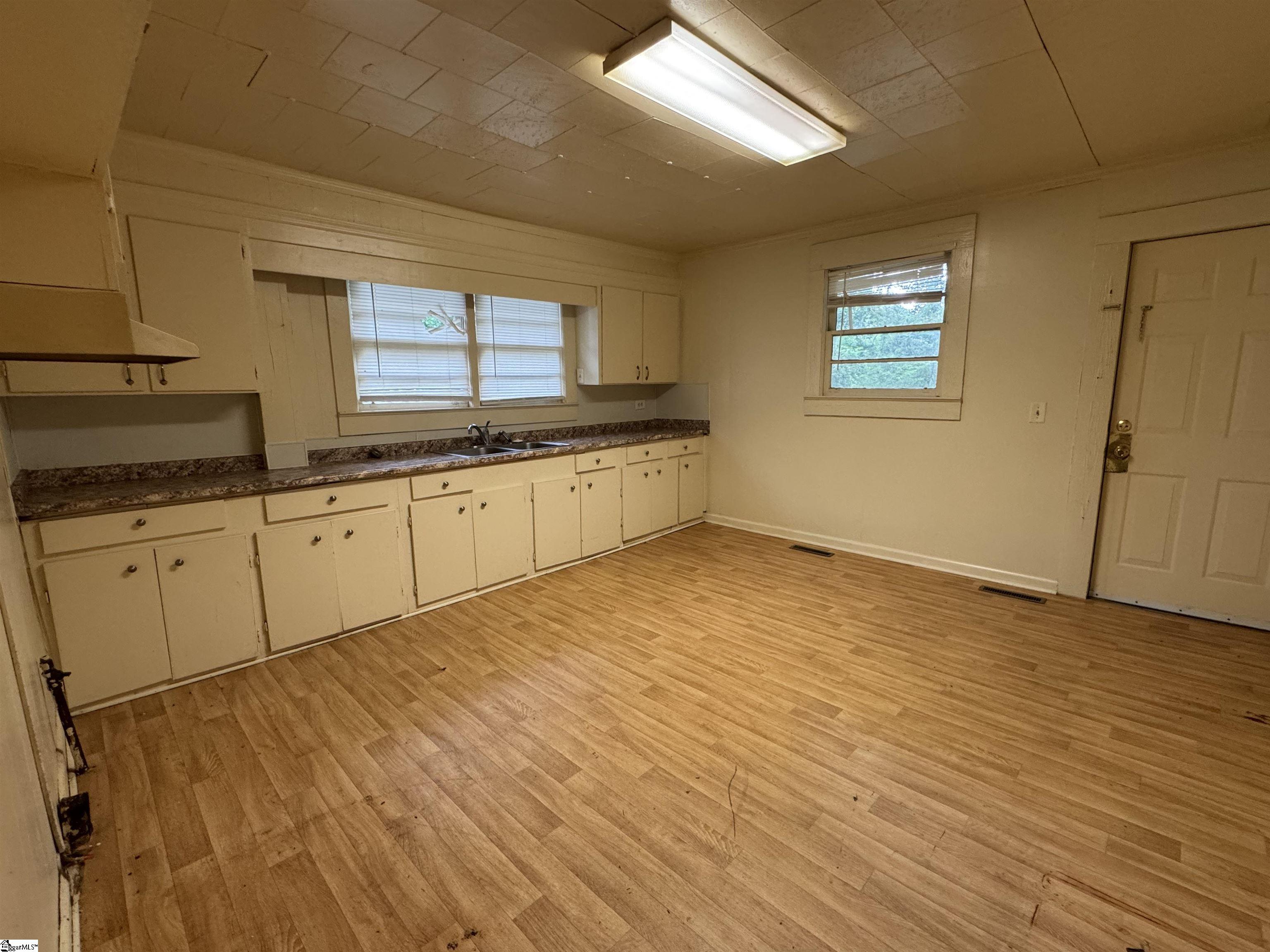 109 Woodrow, Laurens, South Carolina image 6