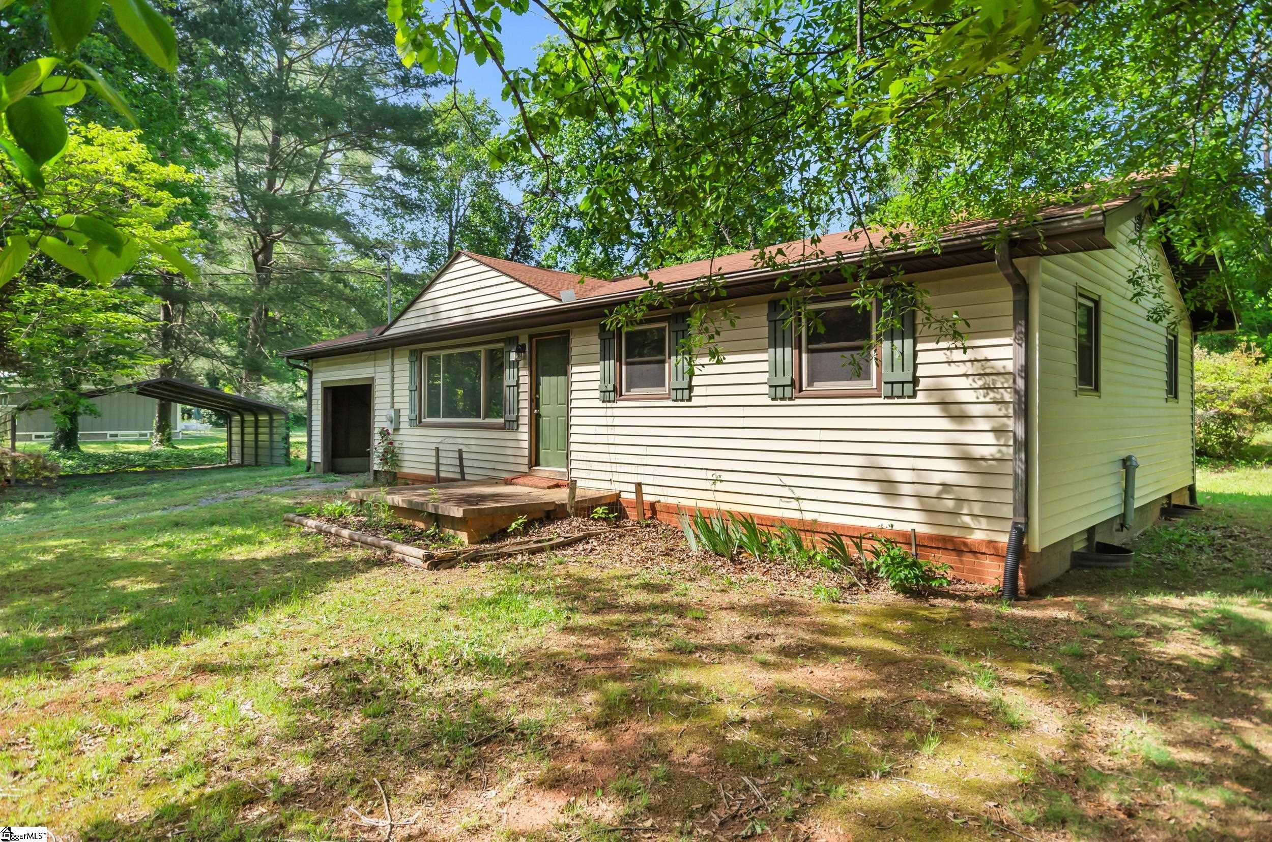 81 Julia, Columbus, North Carolina image 1