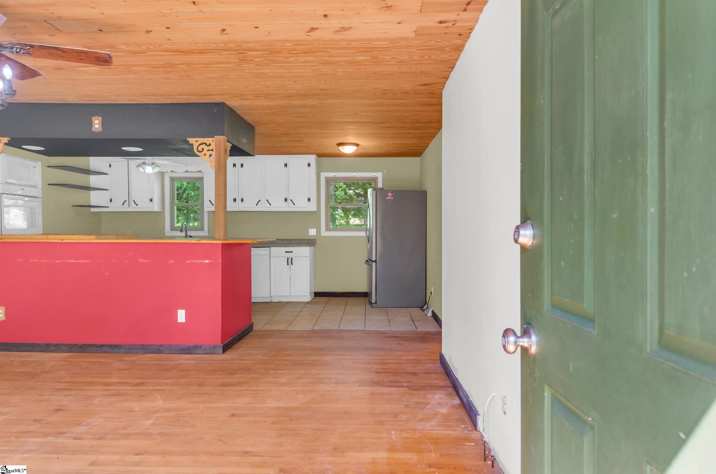81 Julia, Columbus, North Carolina image 3
