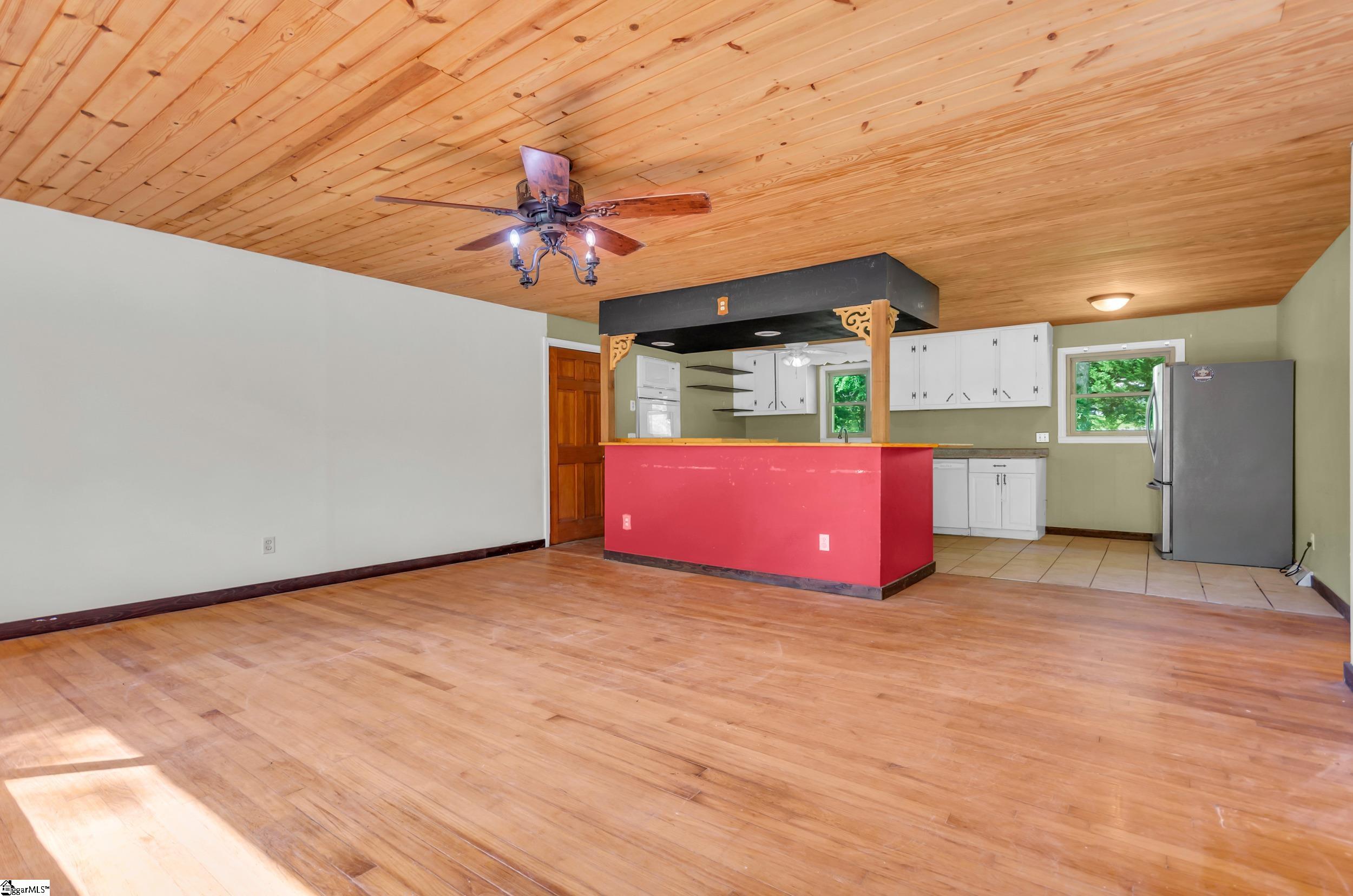 81 Julia, Columbus, North Carolina image 4